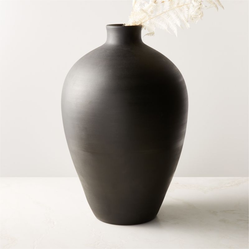 Osito Round Black Terracotta Floor Vase - Image 1