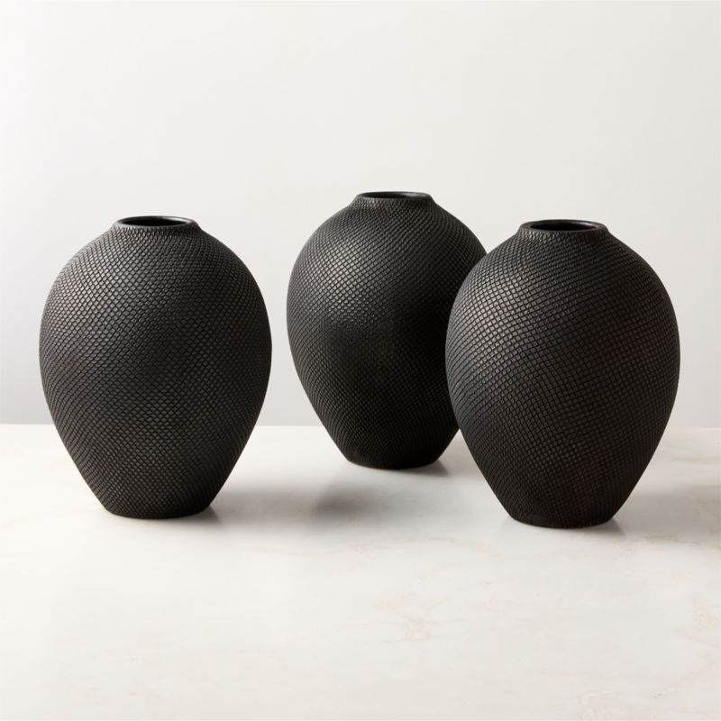 Cusco Textured Black Terracotta Vase Tall - Image 5