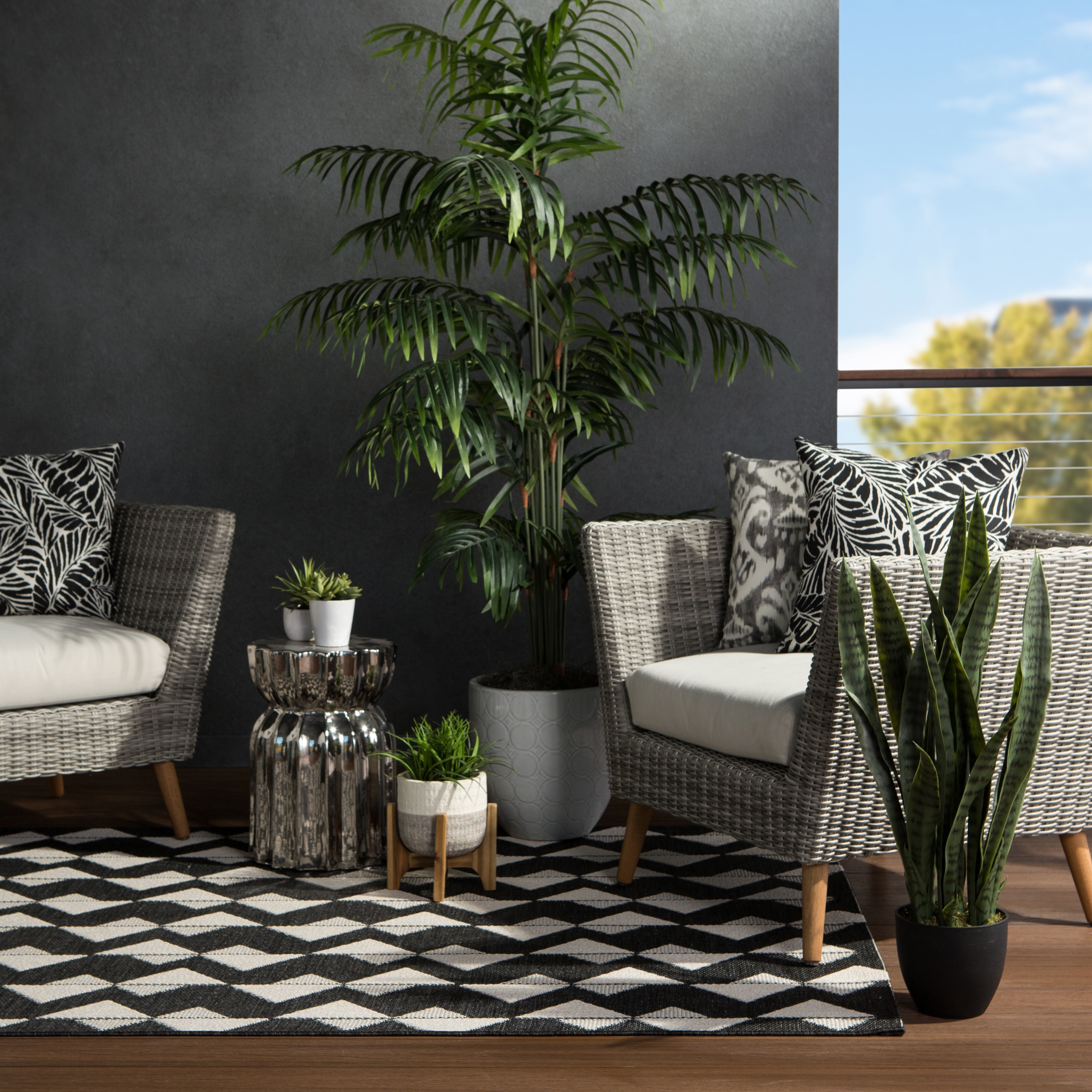 Zemira Indoor/ Outdoor Geometric Black/ Cream Area Rug (5'3"X7'6") - Image 5
