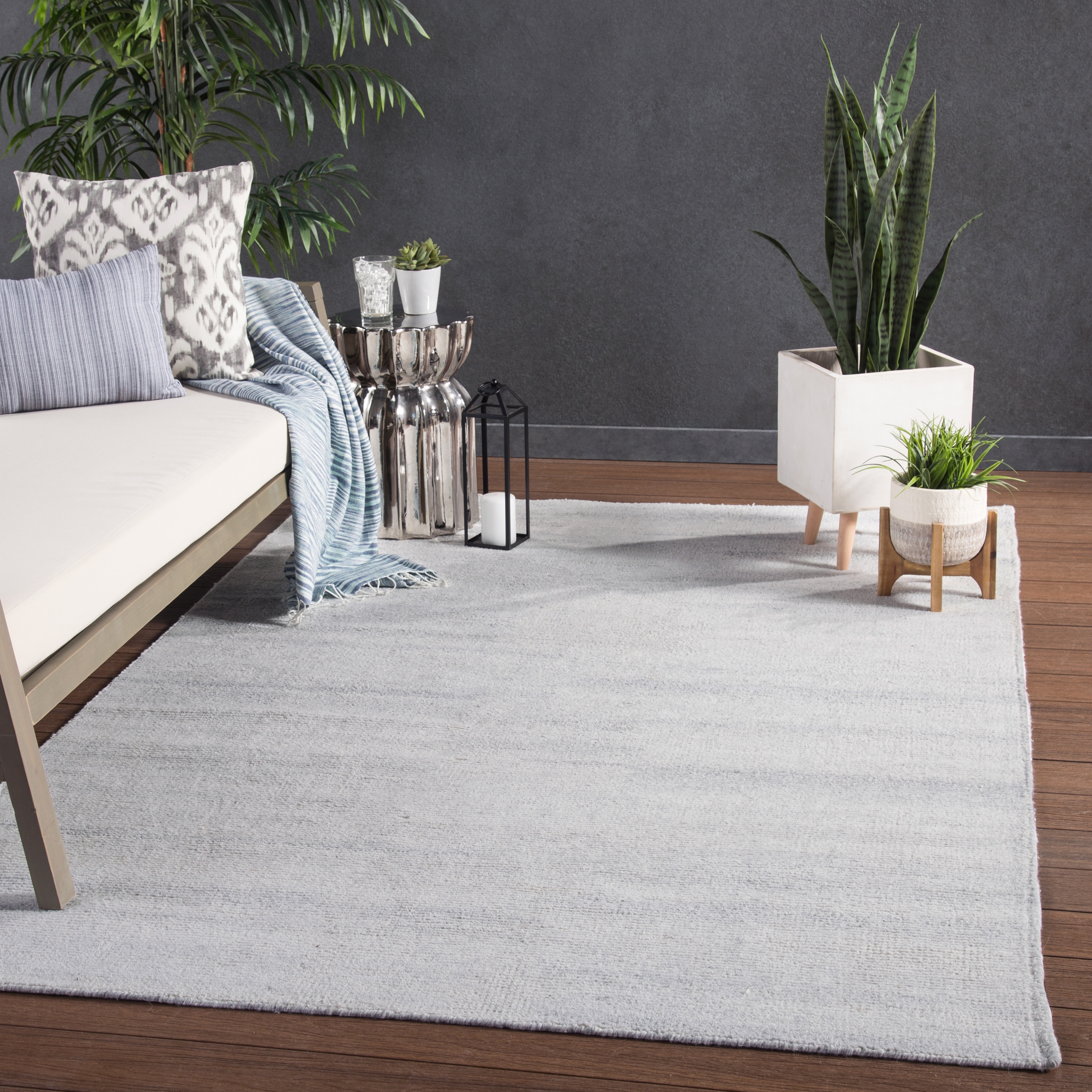 Limon Indoor/ Outdoor Solid White Area Rug. 7'10" X 10'10" - Image 4