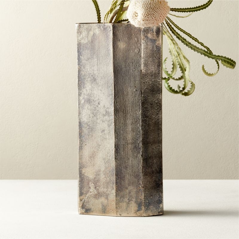 Nissa Cast Aluminum Vase - Image 1