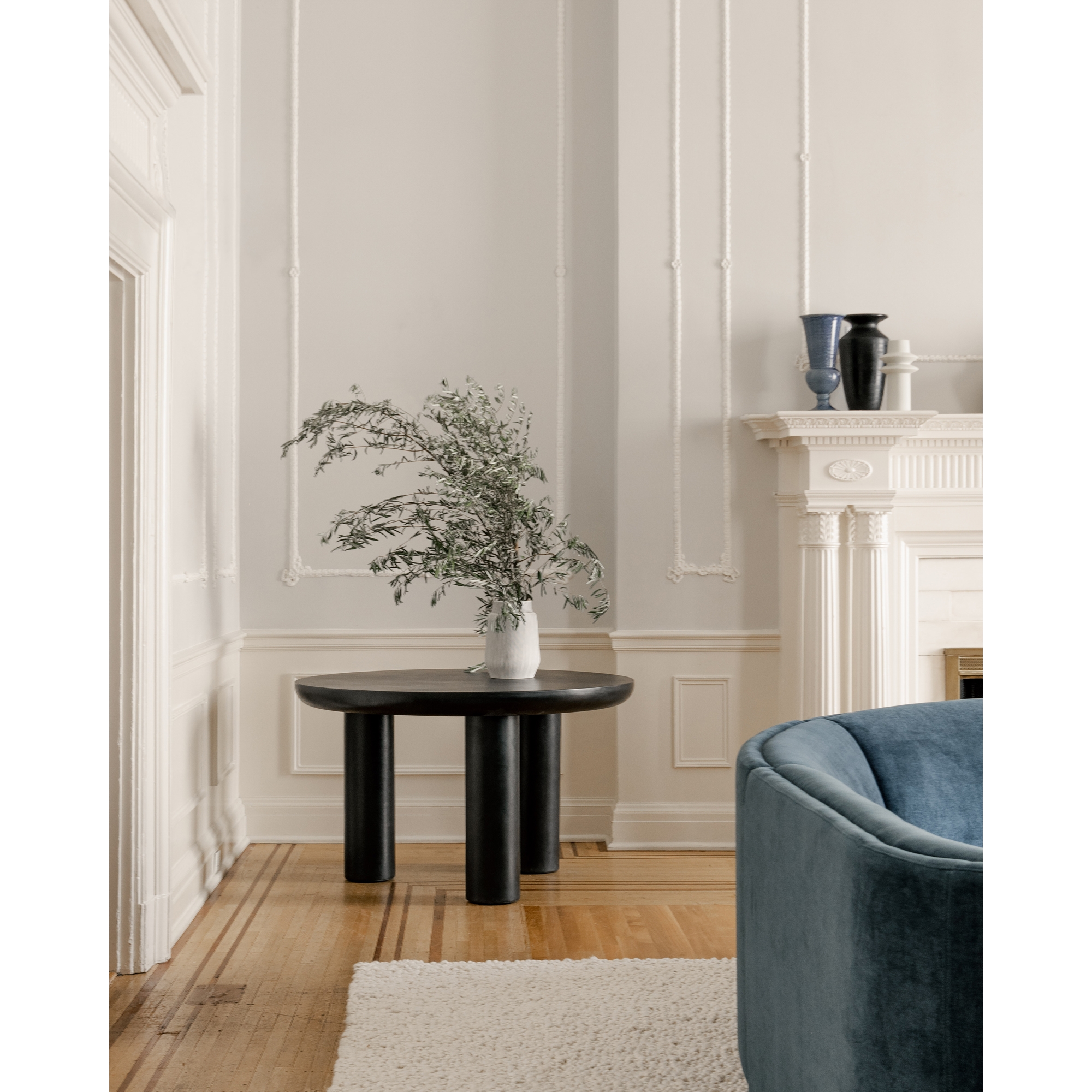 Rocca Round Dining Table Black - Image 5