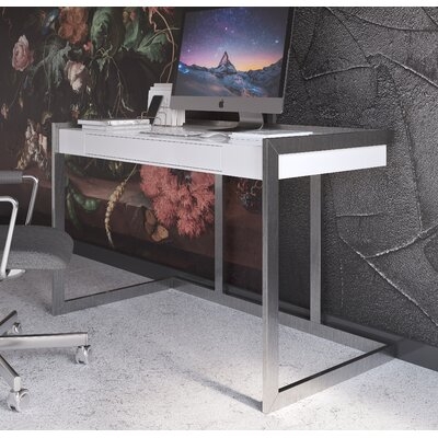 Simple Desk Pr47 - Image 0