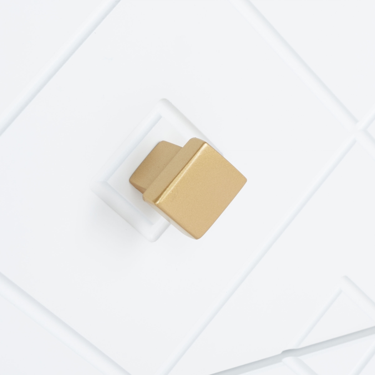 Wilfred 2 Drawer Patterned Nightsand - White / Gold - Safavieh - Image 3