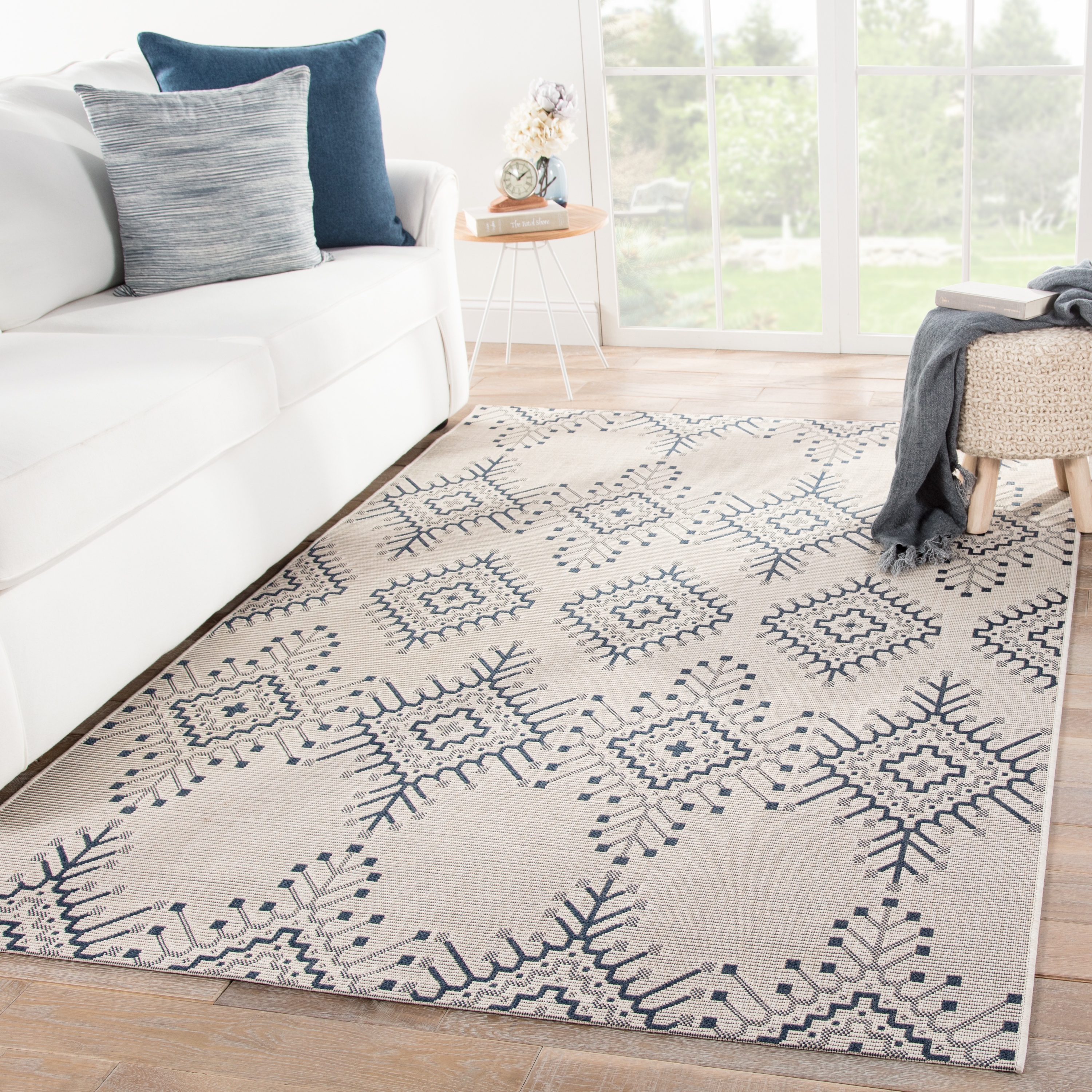 Compass Indoor/ Outdoor Tribal Ivory/ Blue Area Rug - Image 4