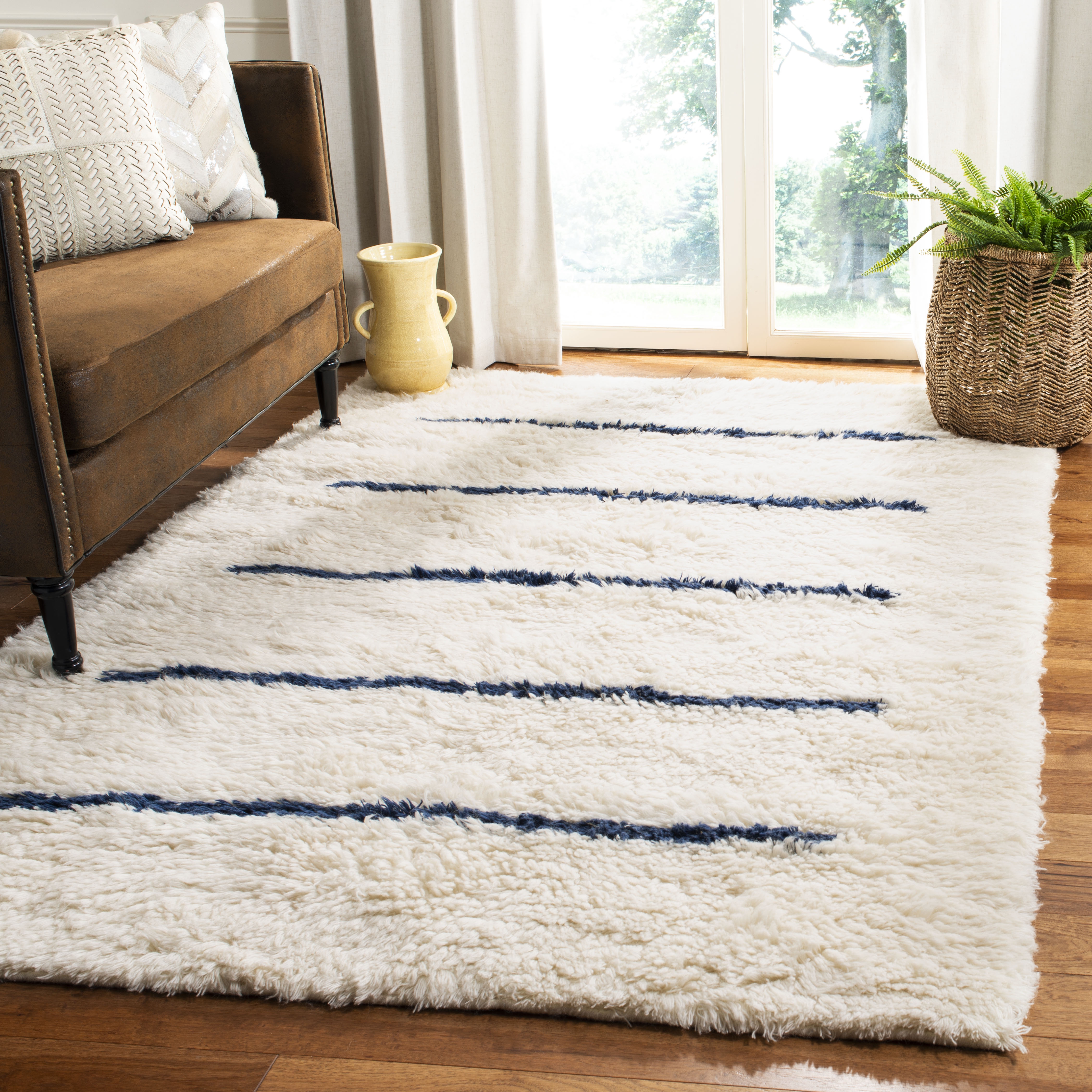 Arlo Home Hand Knotted Area Rug, KNY750N, Ivory/Navy,  6' X 9' - Image 1