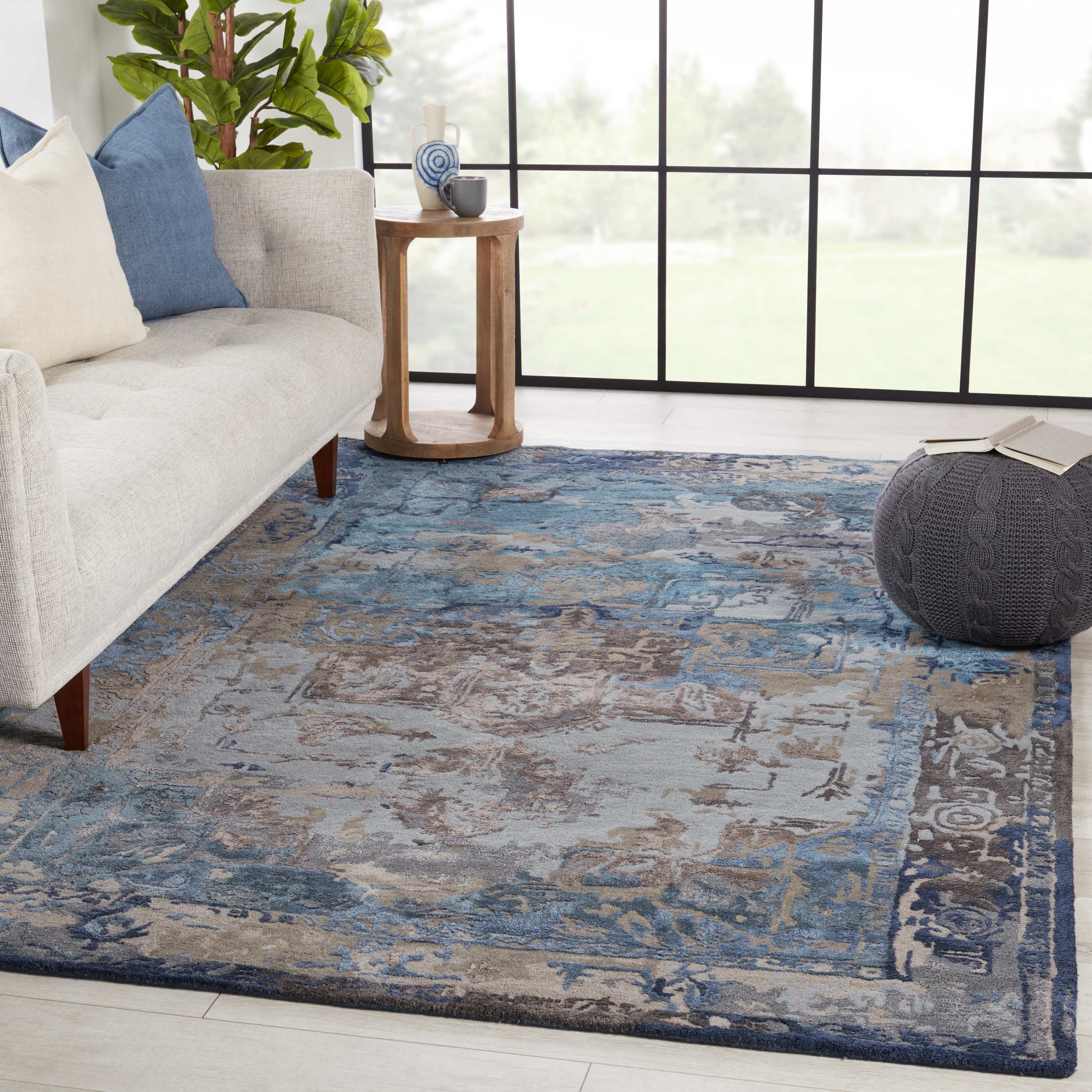 Margot Handmade Medallion Blue/ Gray Area Rug (5'X8') - Image 4