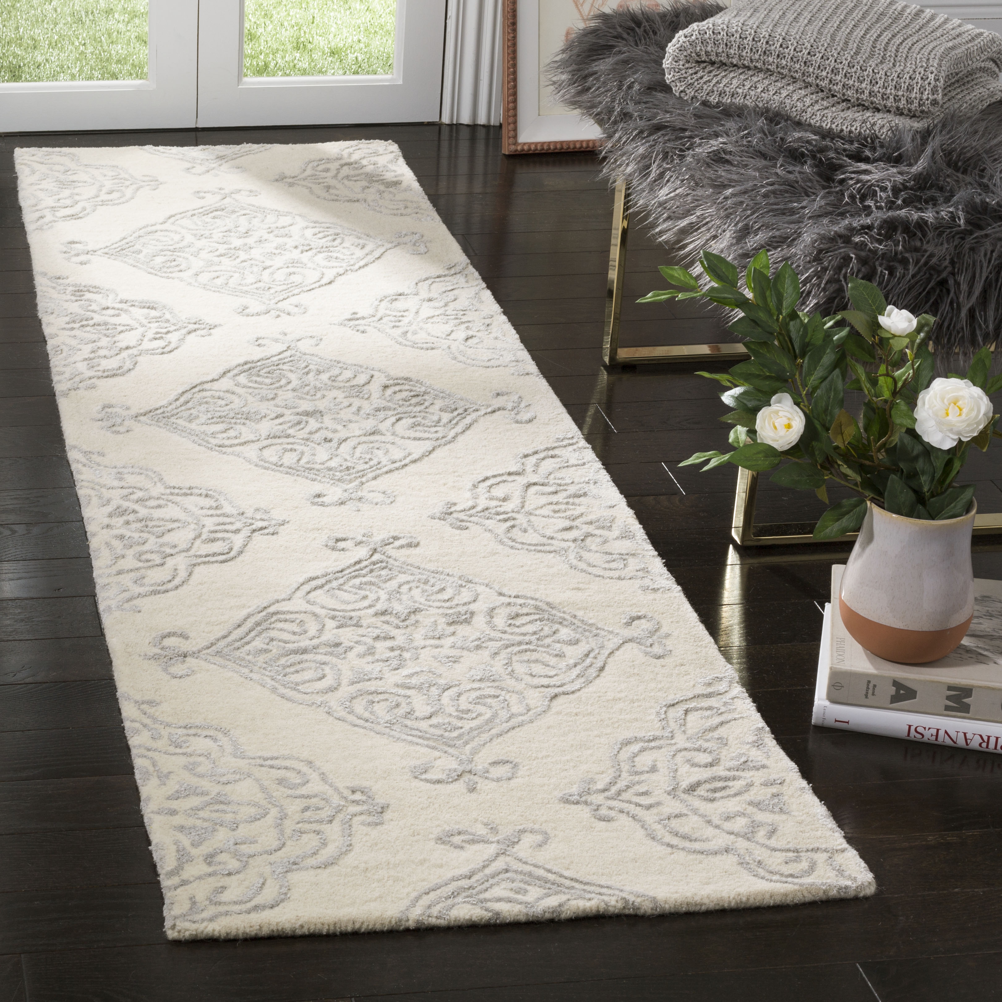 Arlo Home Hand Tufted Area Rug, GLM568C, Ivory/Silver,  2' 3" X 8' - Image 1