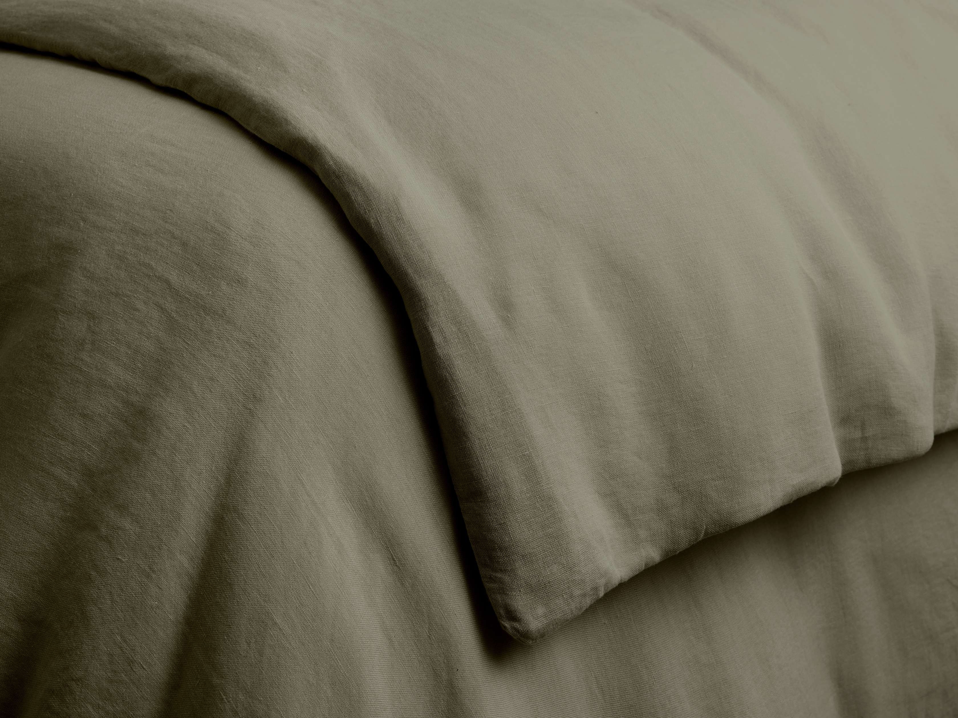 Italian Garment-Dyed Duvet Linen Queen in Green - Image 0