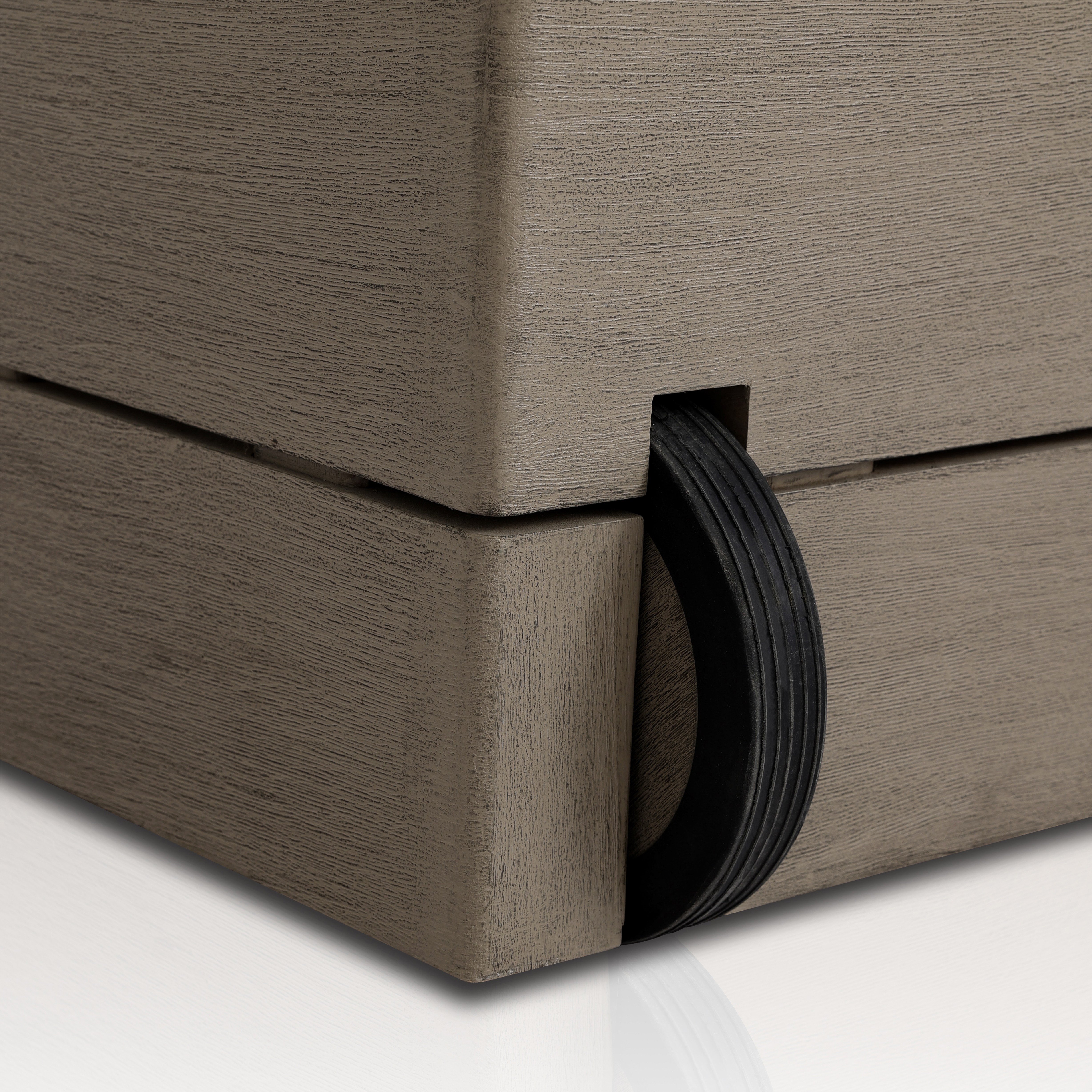 V Outdoor Chaise Lounge - Alessi Linen - Image 7