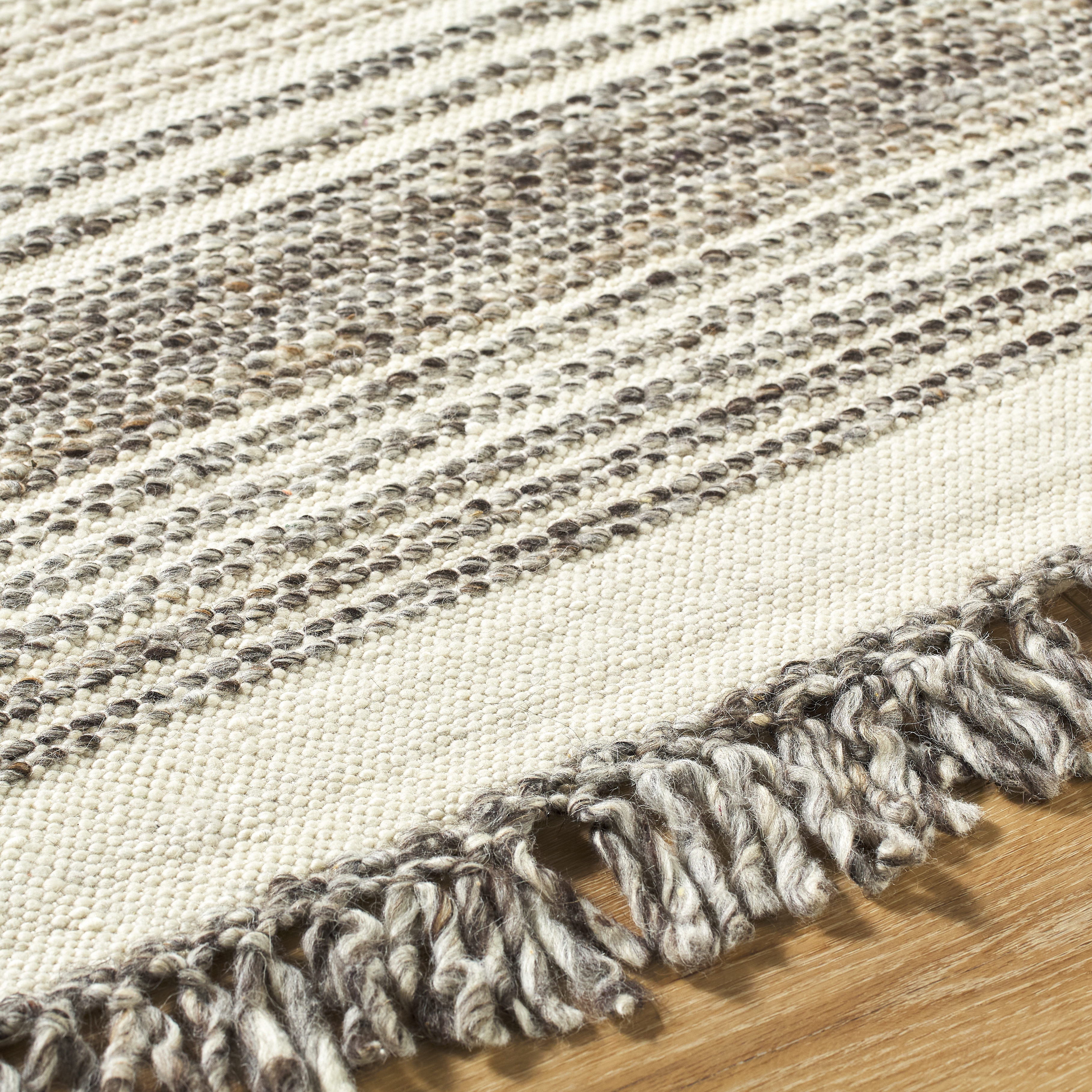 Lucie  Indoor 5' x 7'6" Handmade Rug - Image 2