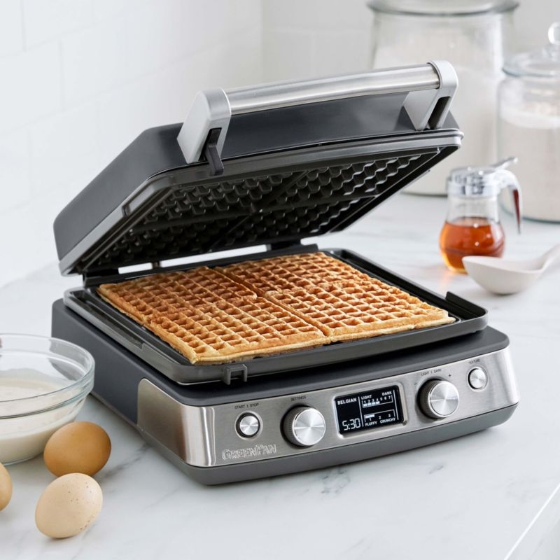 GreenPan™ Elite 4-Square Waffle Maker in Graphite - Image 7