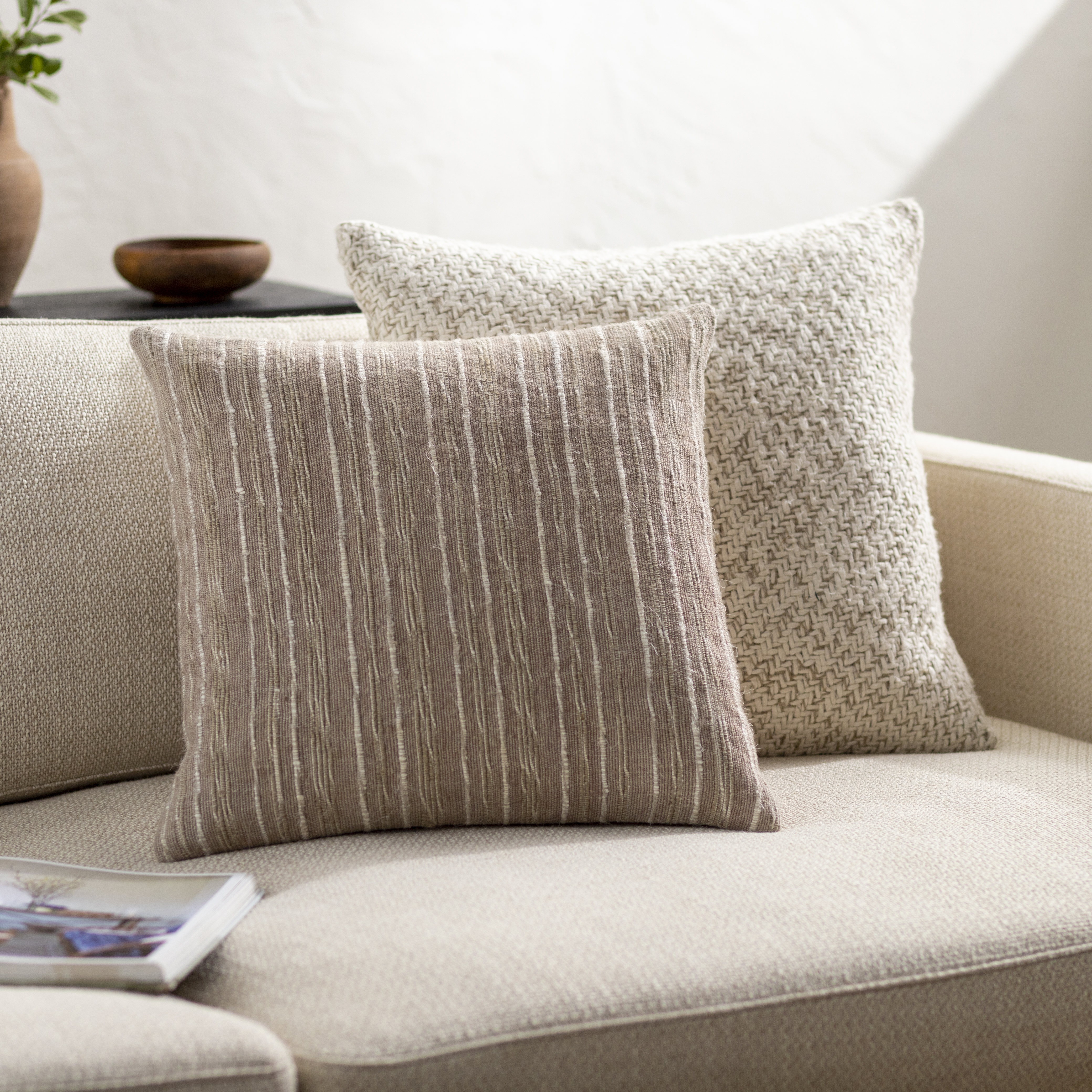 Ragnar RGR-001 18"L x 18"W Down Filled Pillow - Image 2