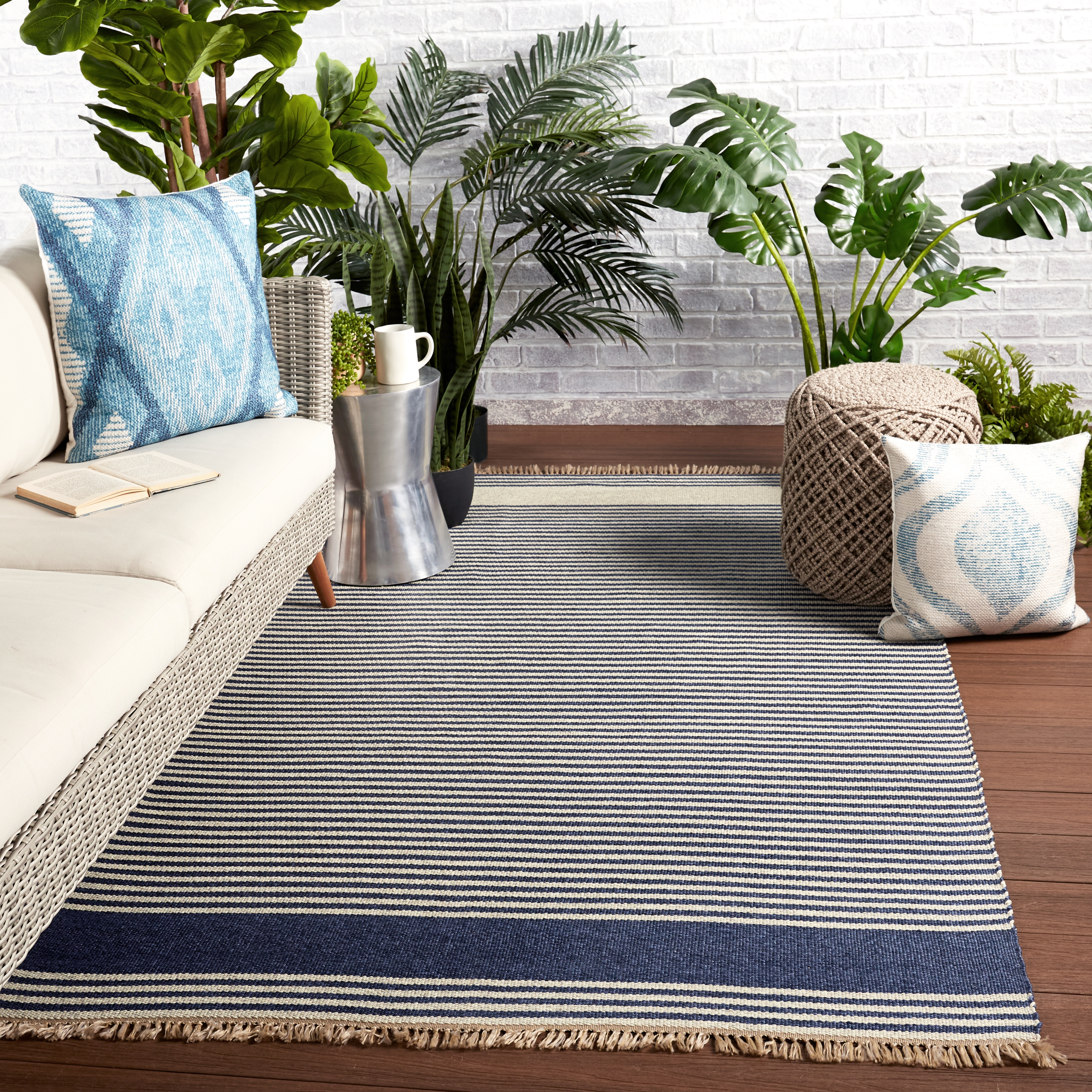 Vibe by Strand Indoor/ Outdoor Striped Blue/ Beige Area Rug (4'X6') - Image 4