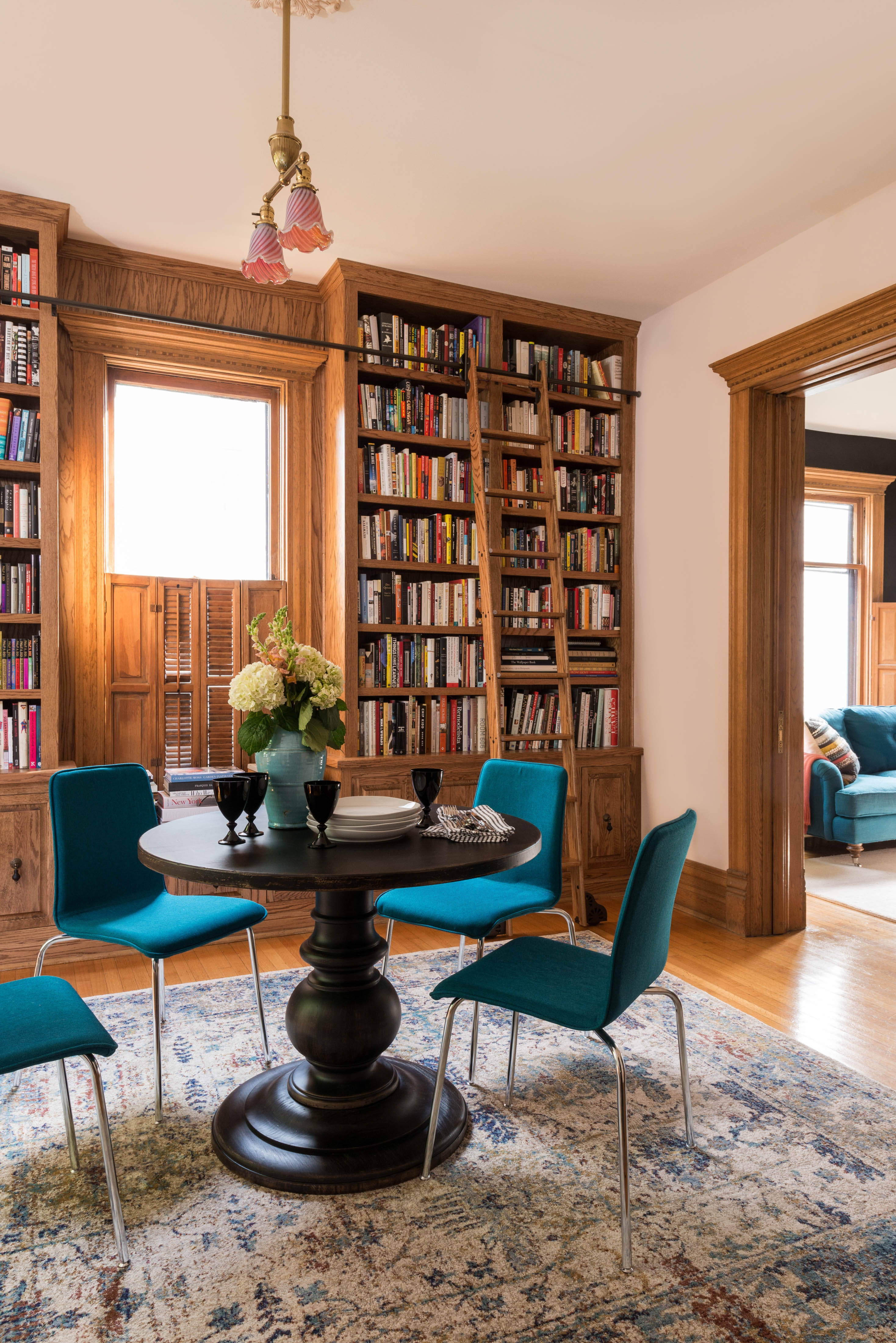 Loloi Anastasia Sand / Lt. Blue 5'-3" x 5'-3" Round - Image 6