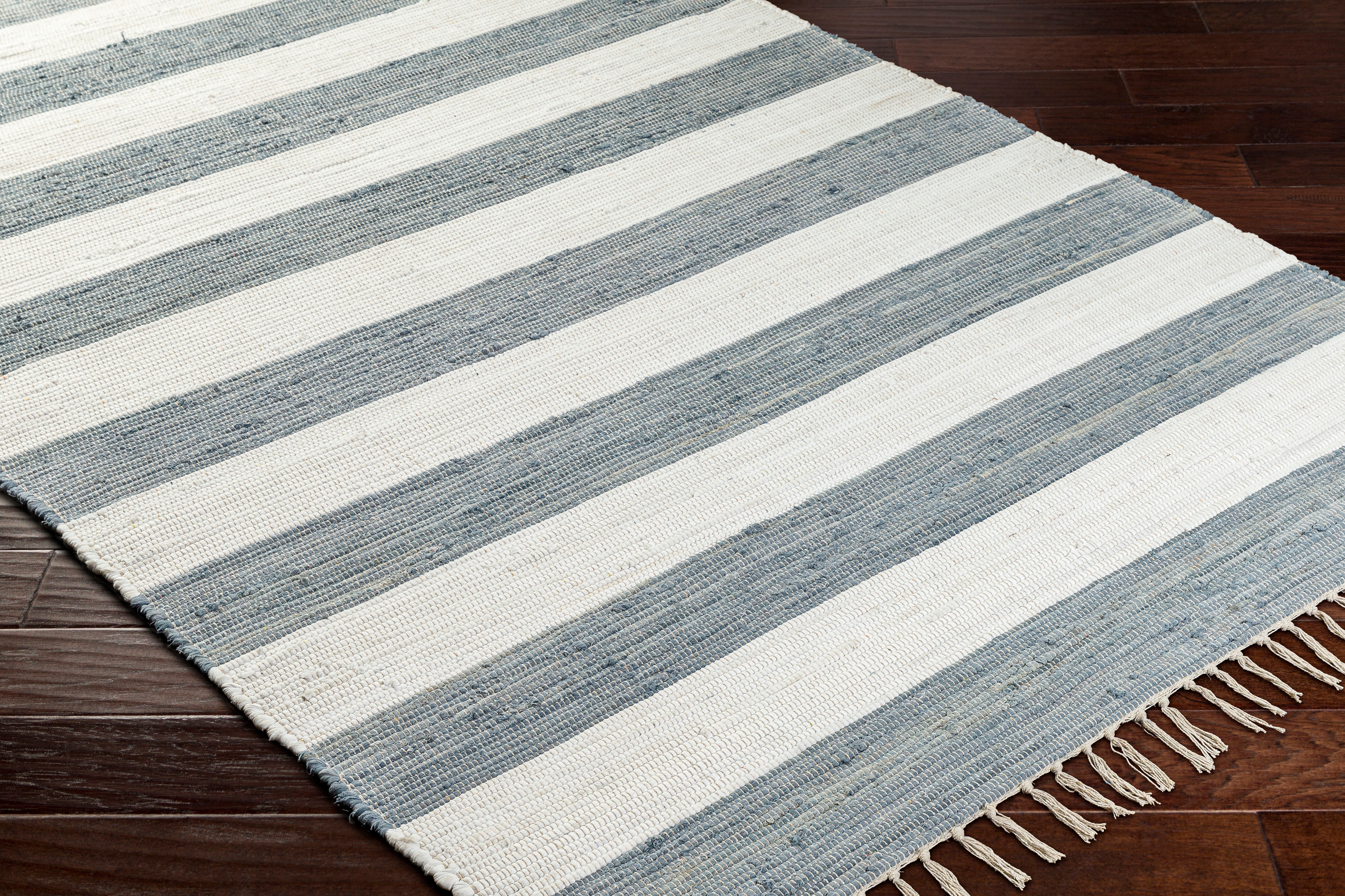 Cotone Gray Indoor 27" x 45" Handmade Rug - Image 4