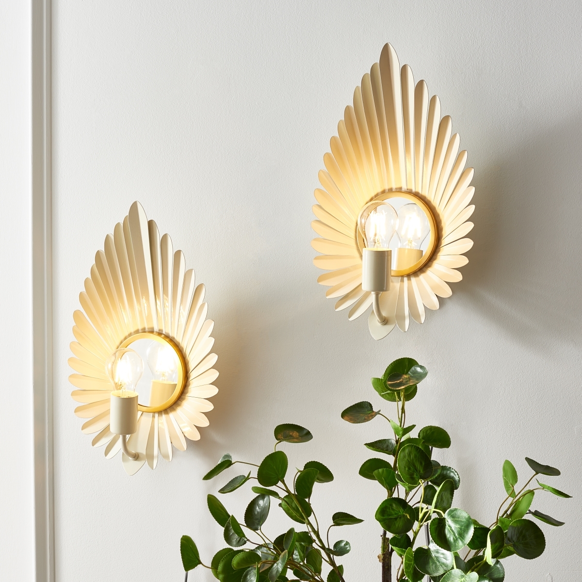 Lorynn 18" Wall Sconce - Off White / Gold - Safavieh - Image 3