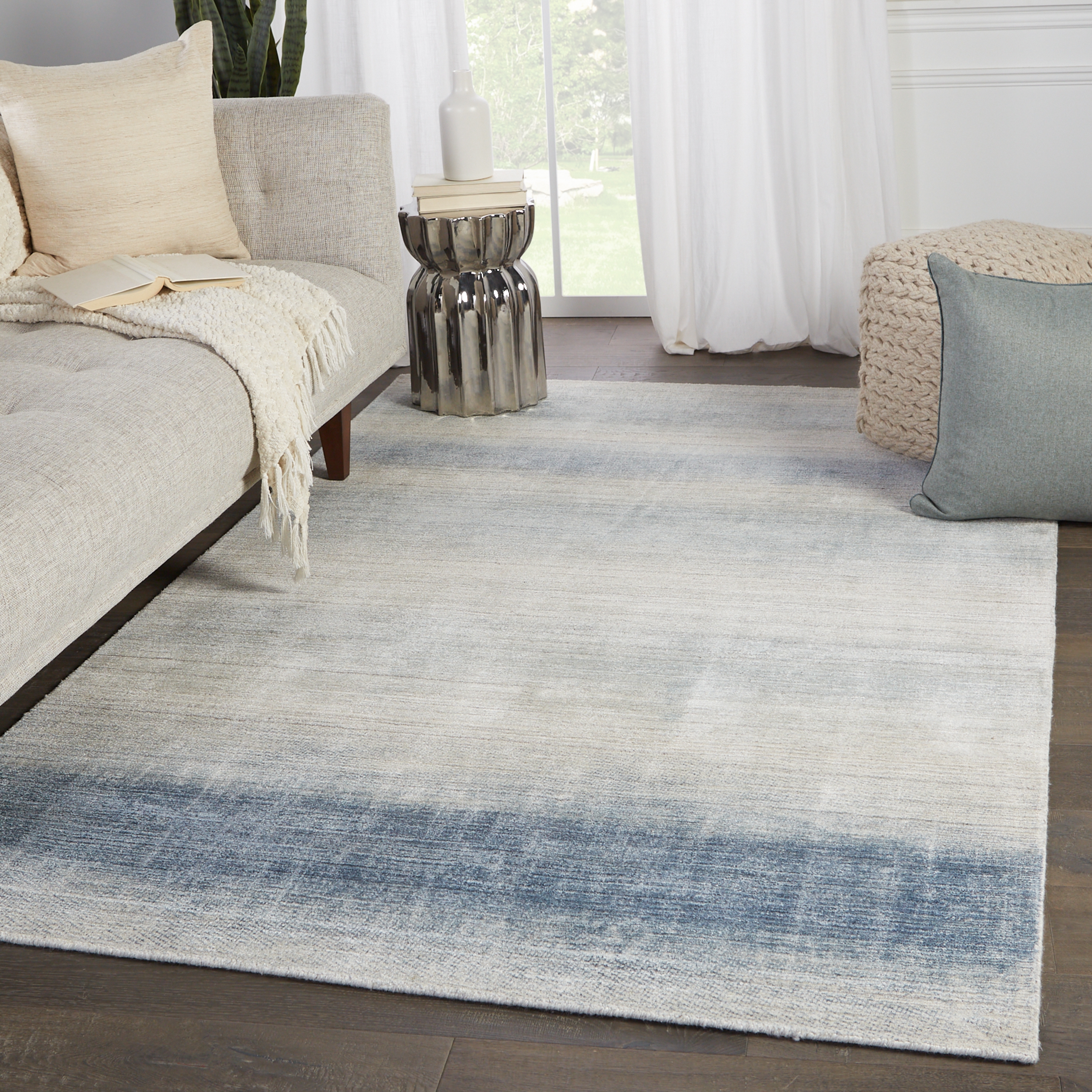 Barclay Butera by Bayshores Handmade Ombre Blue/ Beige Area Rug  (6'X9') - Image 4