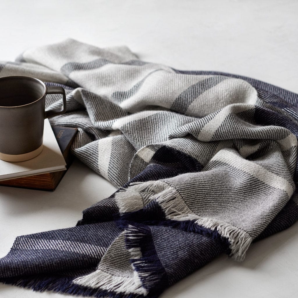 The Citizenry El Mar Alpaca Throw | Navy - Image 2
