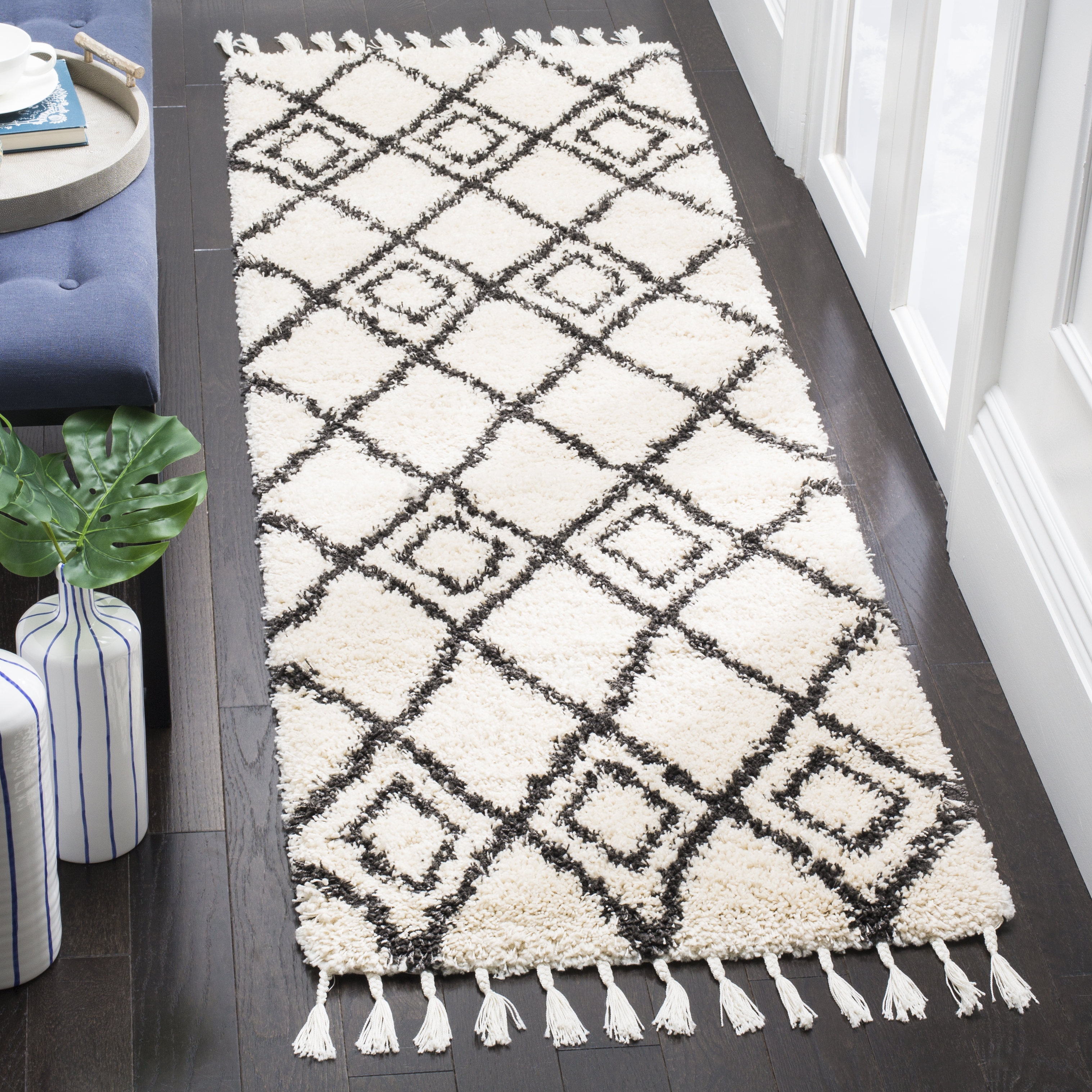Arlo Home Woven Area Rug, MFG244B, Cream/Charcoal,  2' 3" X 5' - Image 1
