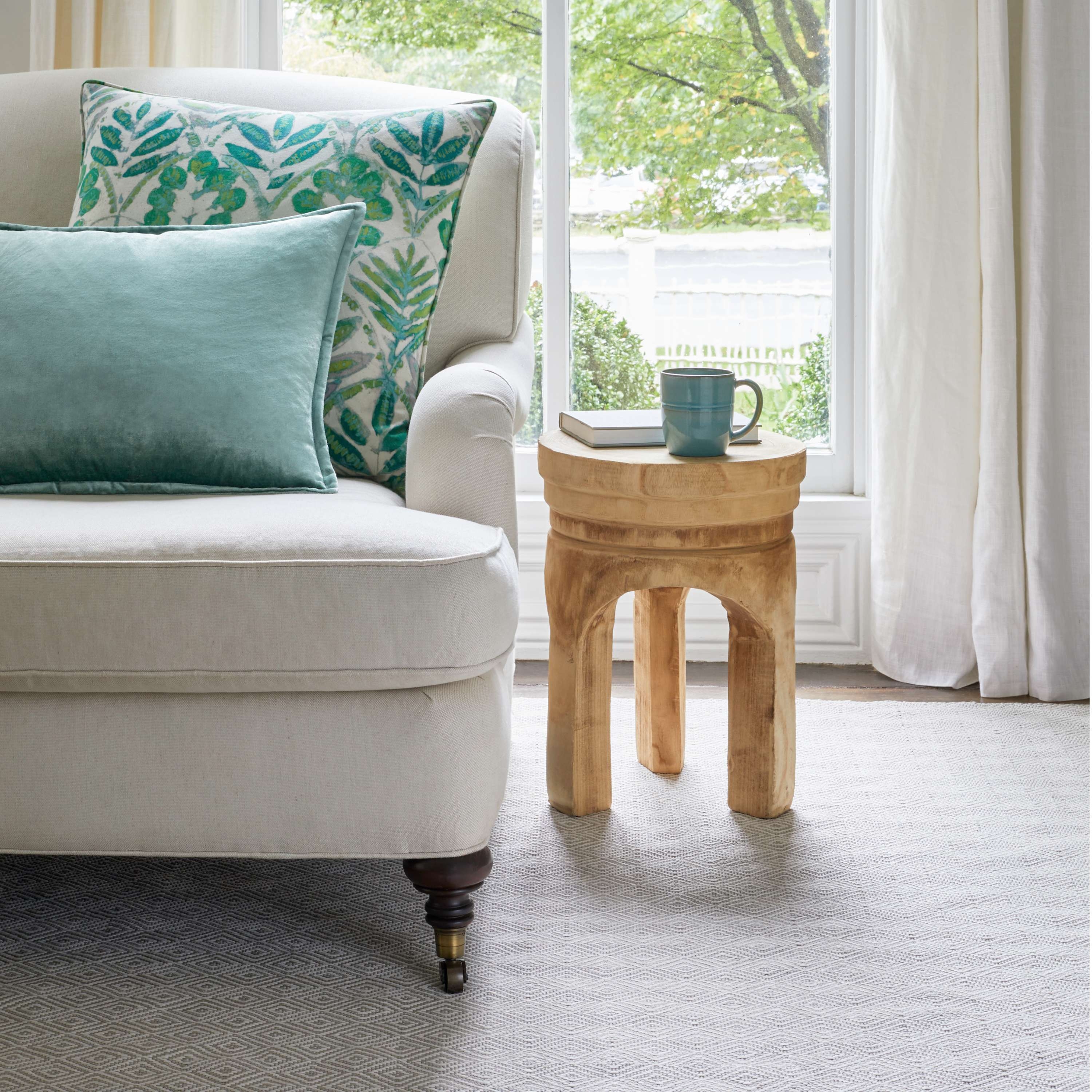 Diamond Platinum/White Handwoven Indoor/Outdoor Rug - Image 2
