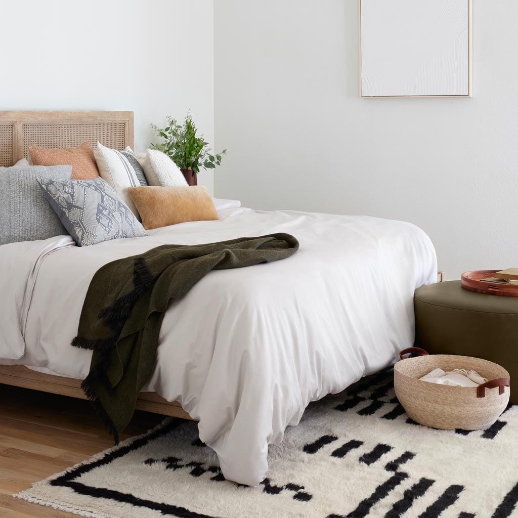 The Citizenry La Calle Alpaca Throw | Black - Image 10