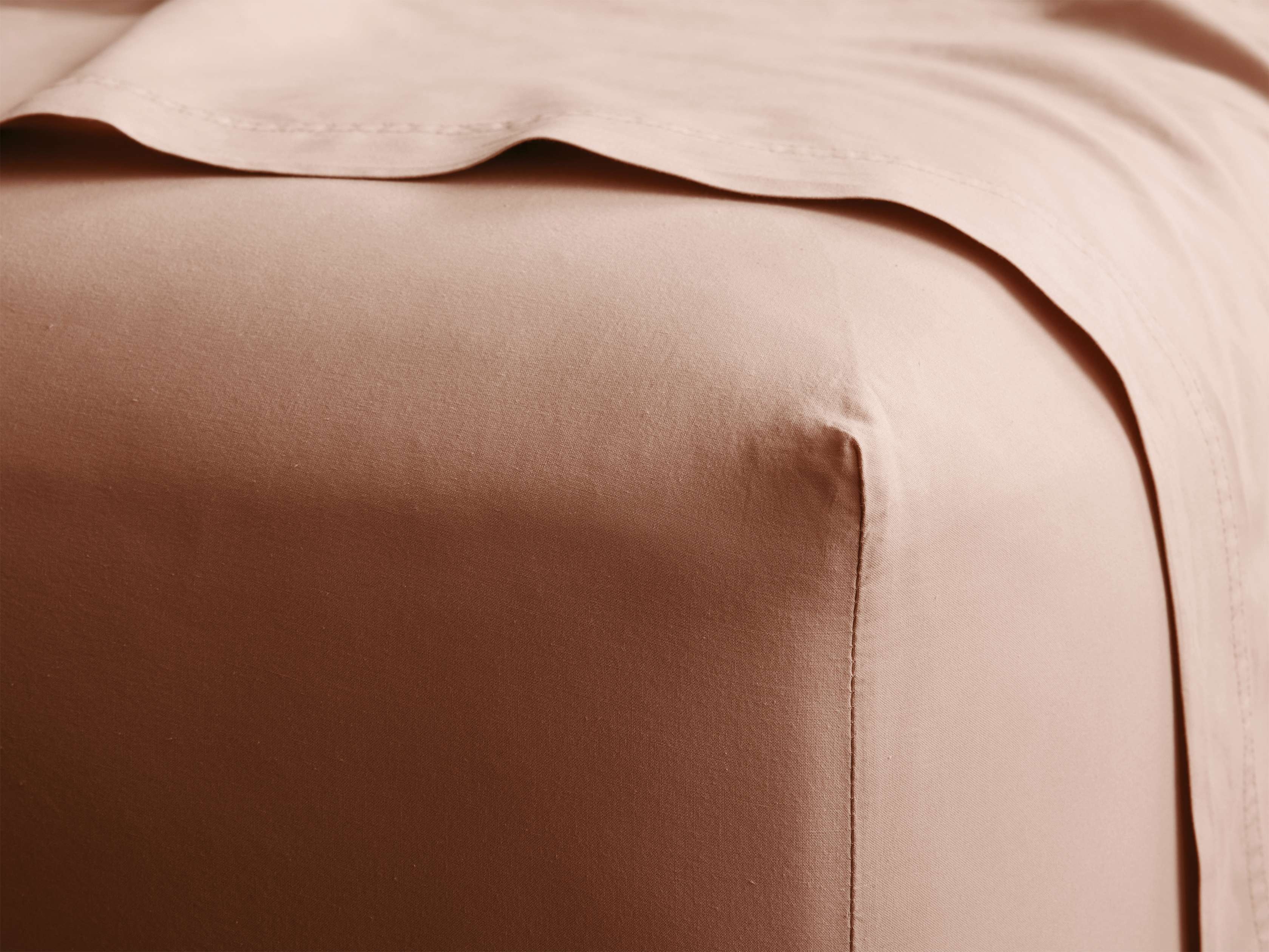 Italian Garment-Dyed Fitted Sheet in Clay Percale Queen Brown - Image 0