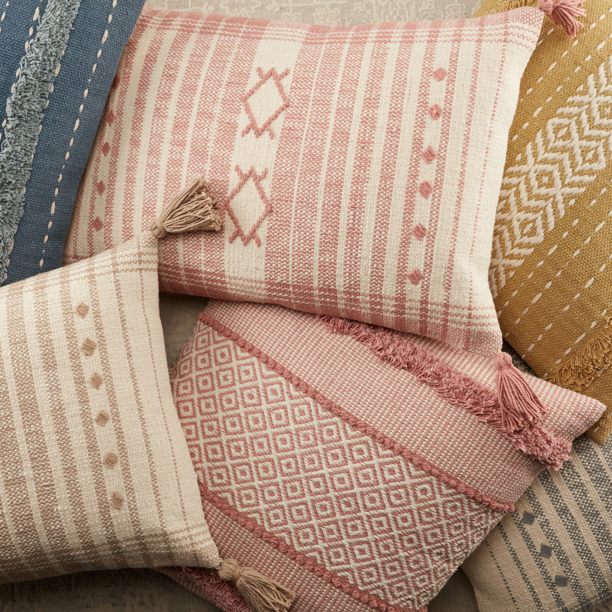 Design (US) Pink 20"X20" Pillow DOWN INSERT - Image 4