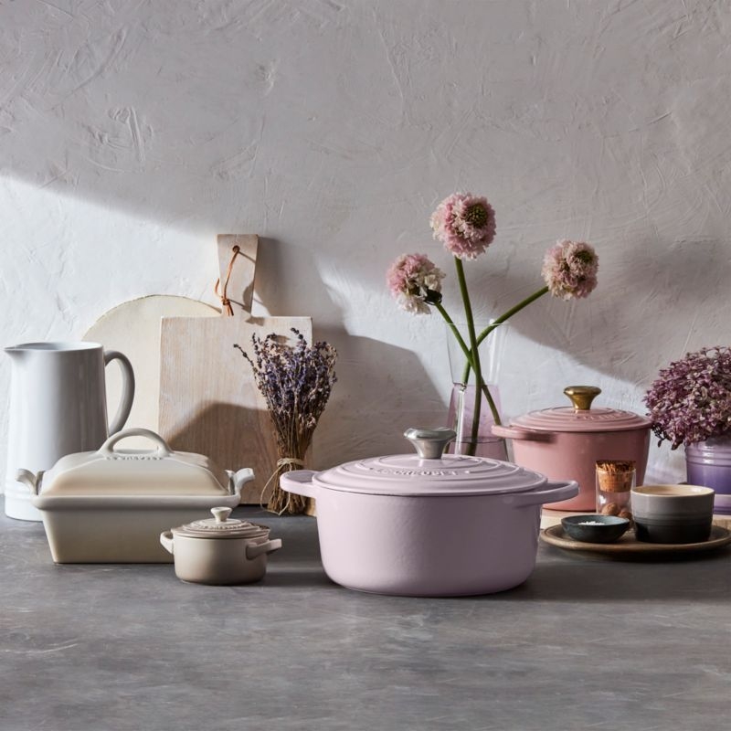 Le Creuset ® Signature 7.25-Qt. Shallot Enameled Cast Iron Round Dutch Oven - Image 1