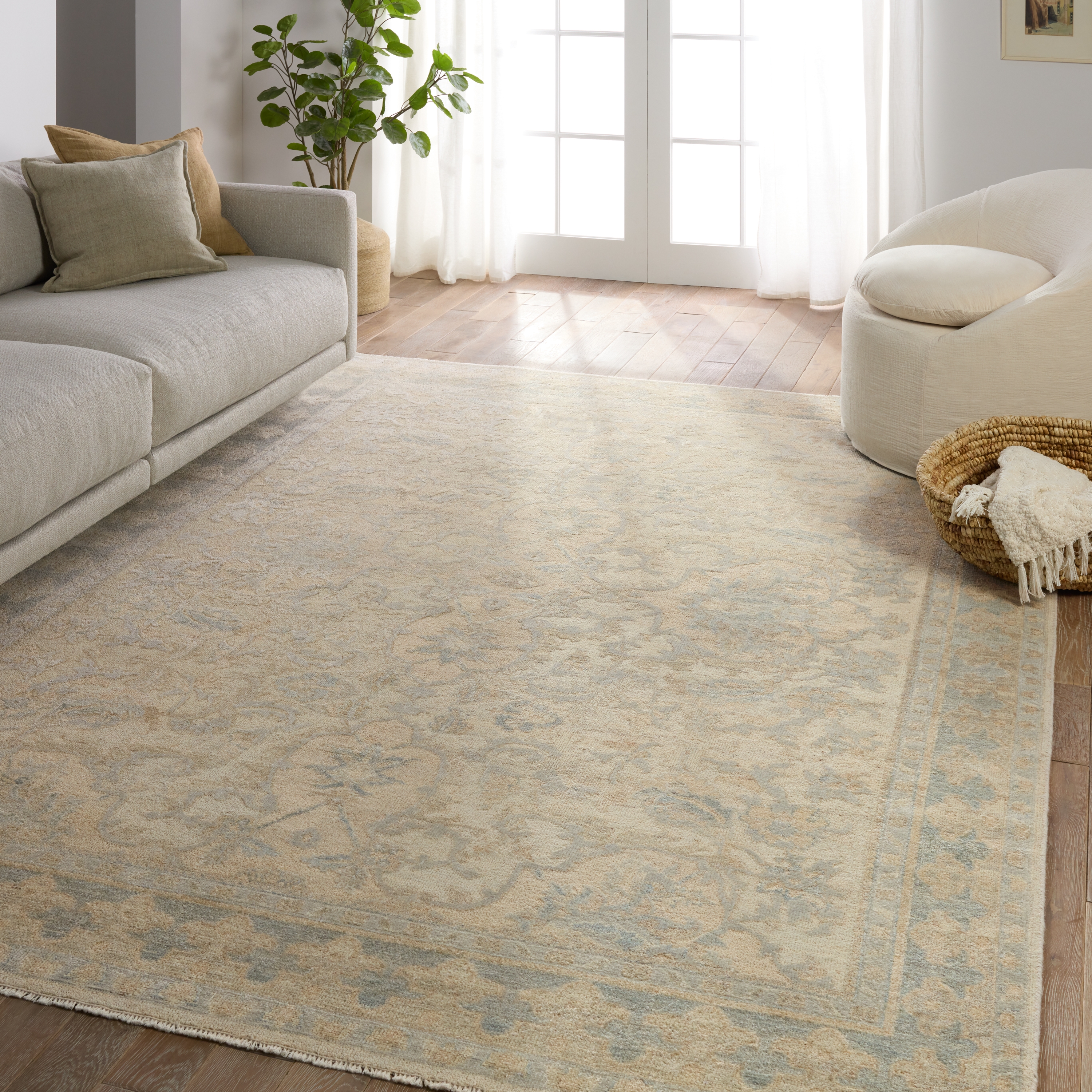 Oriana DIO01 Handknotted Floral Ivory and Gray Area Rug (6'x9') - Image 4