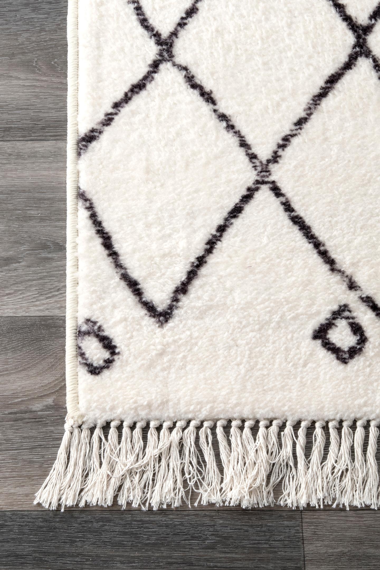 Krystal Trellis Tassel Rug Area Rug - Image 2