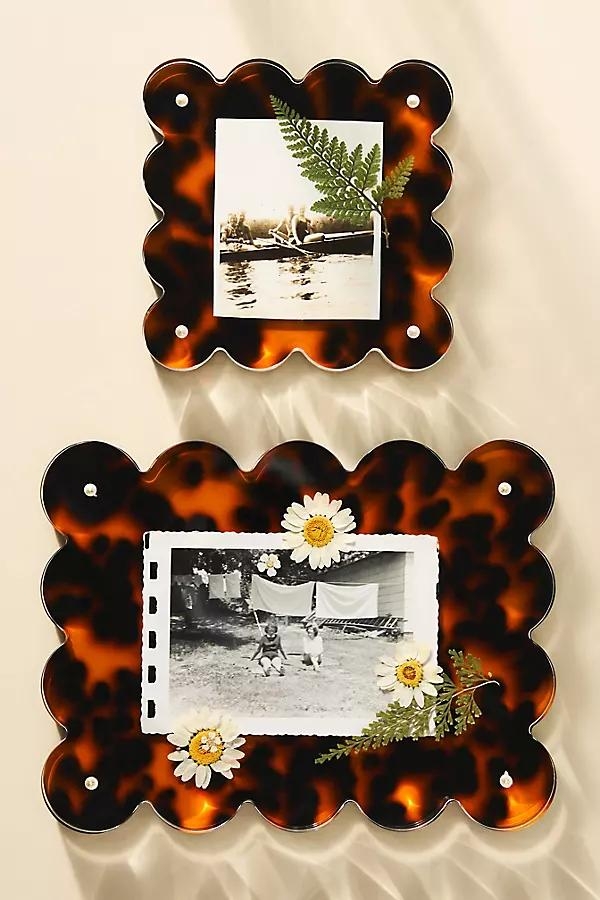 Acrylic Scalloped Picture Frame - Image 0