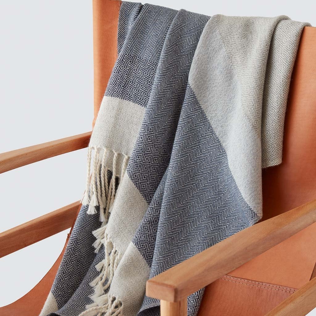 The Citizenry Cascada Alpaca Throw | Grey - Image 2