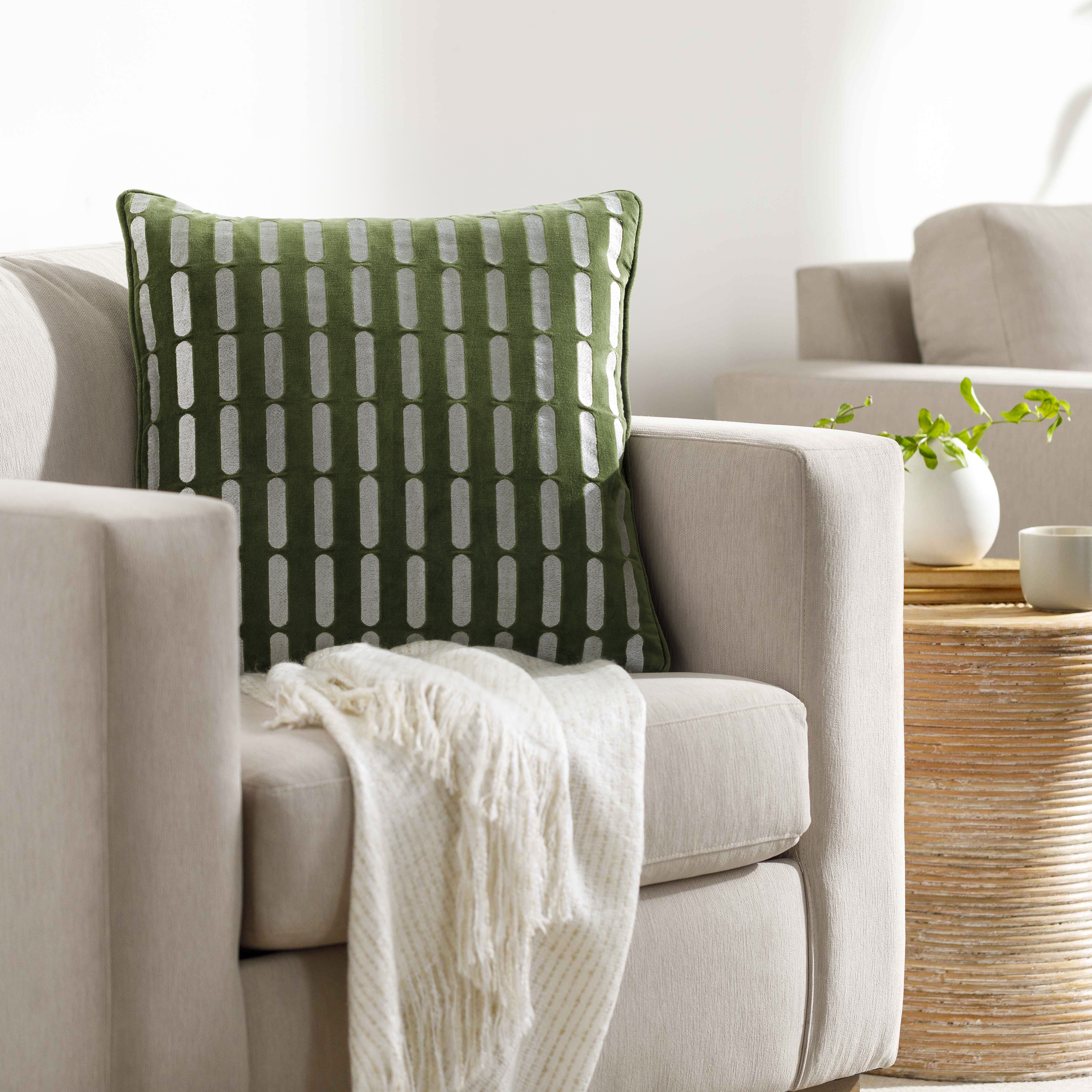 Connecticut CIU-008 20"L x 20"W Pillow Cover - Image 1