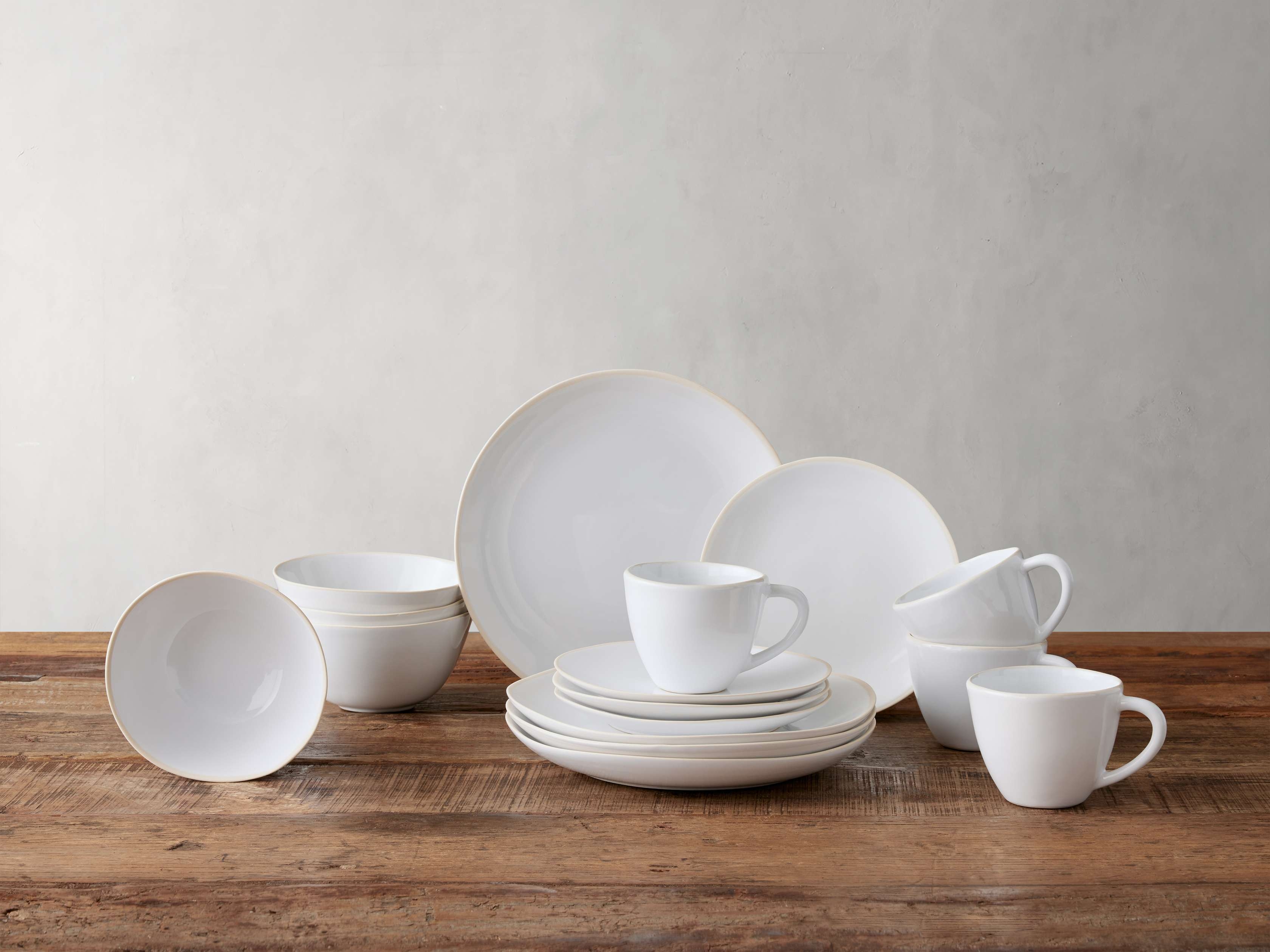 Evora Dinnerware with Cereal Bowls (Set Of 16) in Stoneware White - Image 0