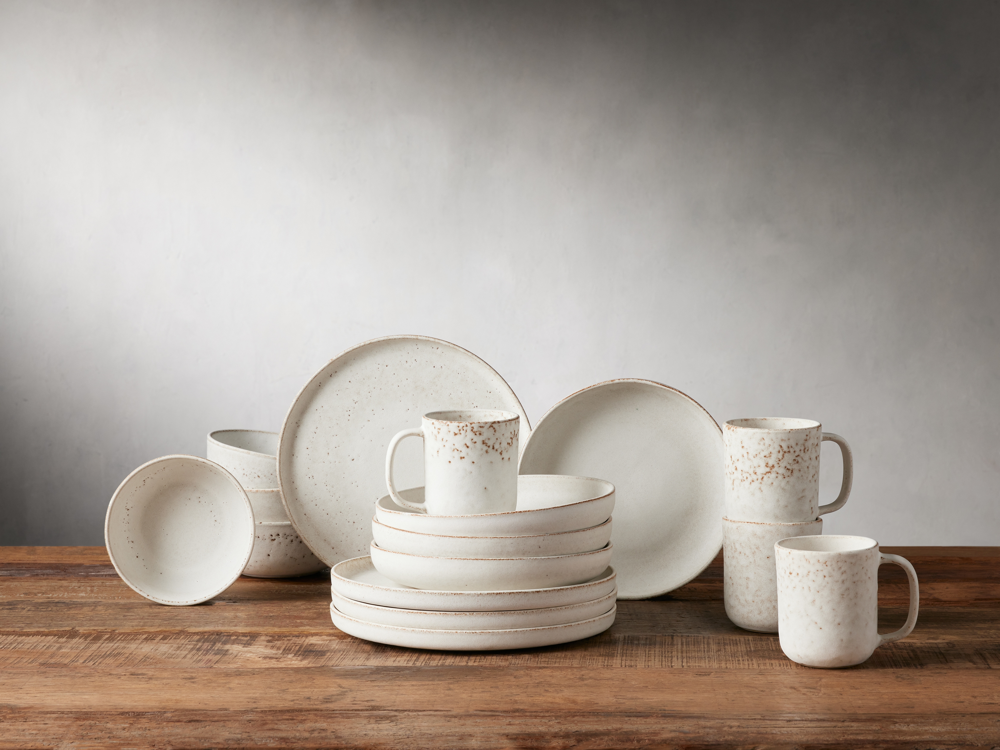 Ronan Dinnerware Set (Set Of 16) in White Stoneware - Image 0