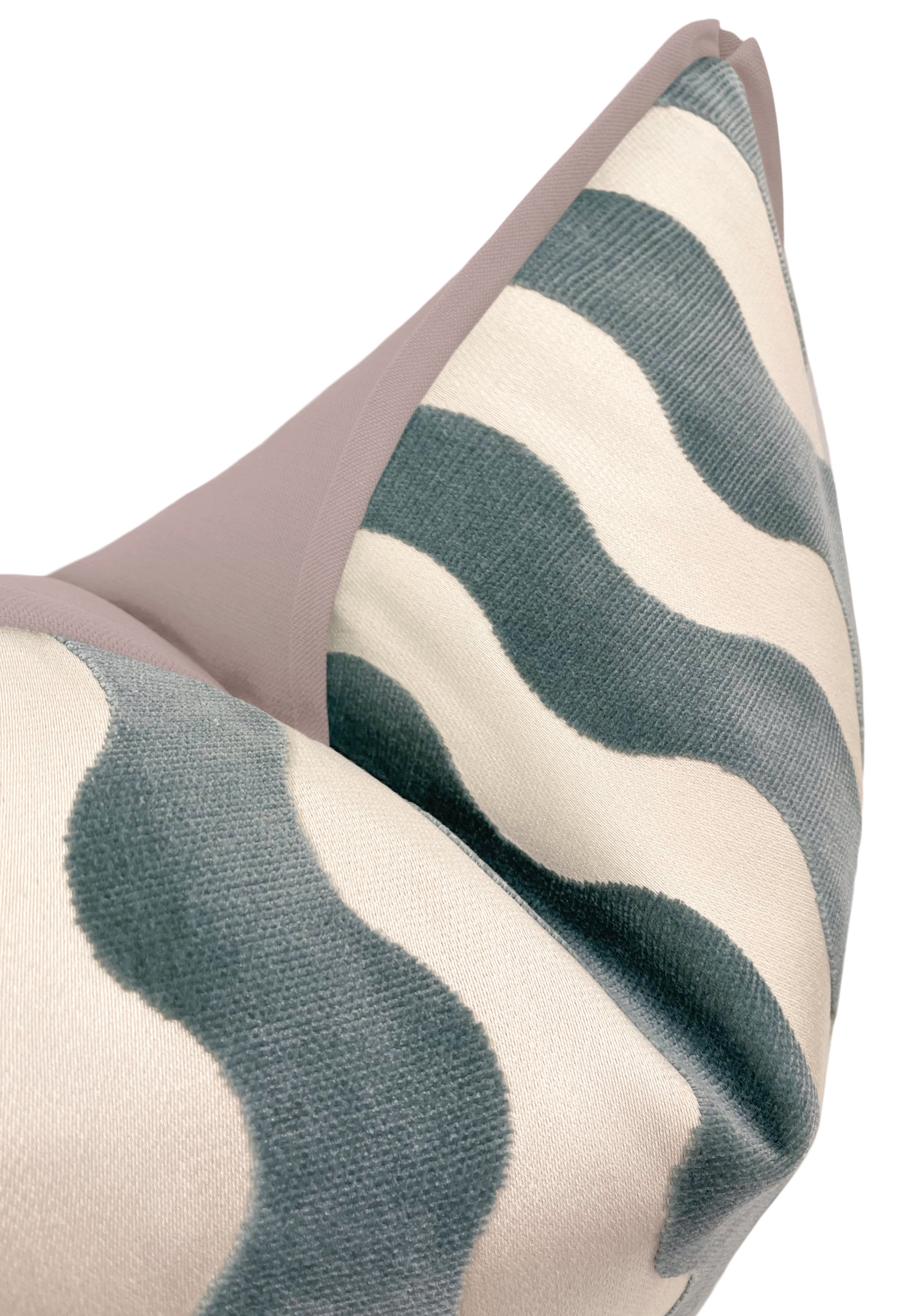 THE WAVE // SKY | SCHUMACHER - 14" X 36" / BUTTERFLY FLANGE / Lilac - Image 0