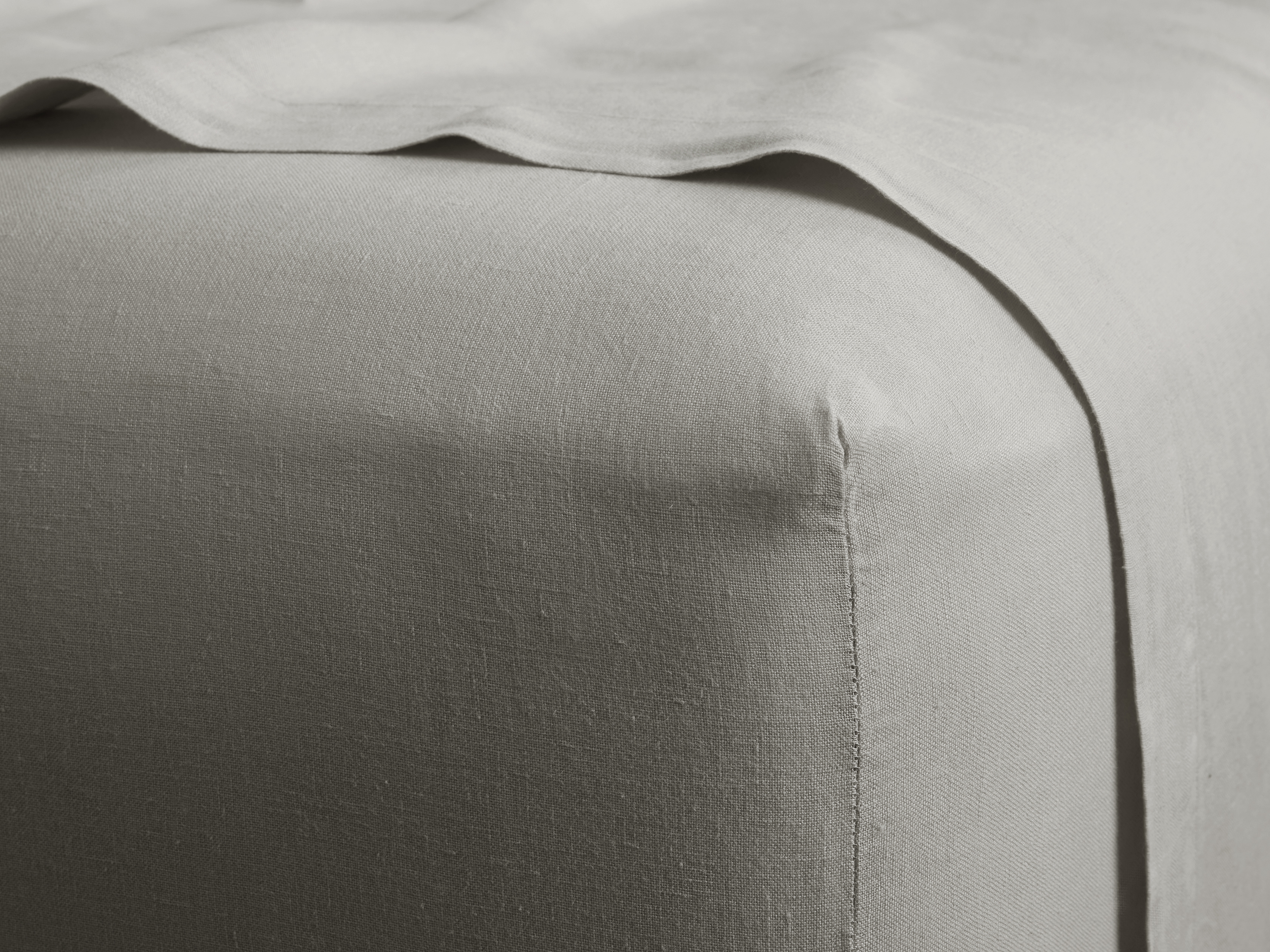 Italian Garment-Dyed Fitted Sheet Linen Queen in Gray - Image 0