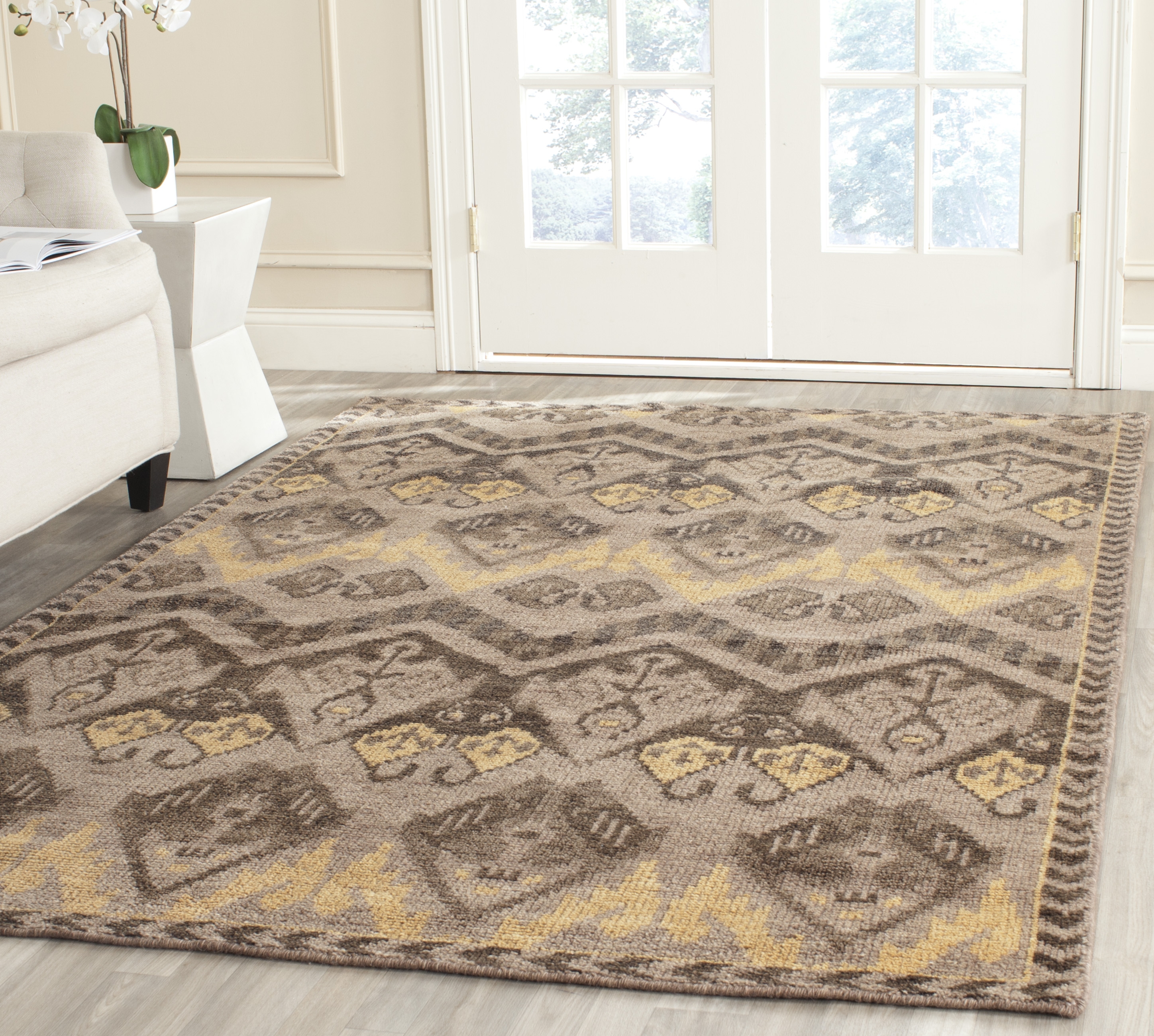 Arlo Home Hand Knotted Area Rug, KNY656A, Gold/Beige,  4' X 6' - Image 1