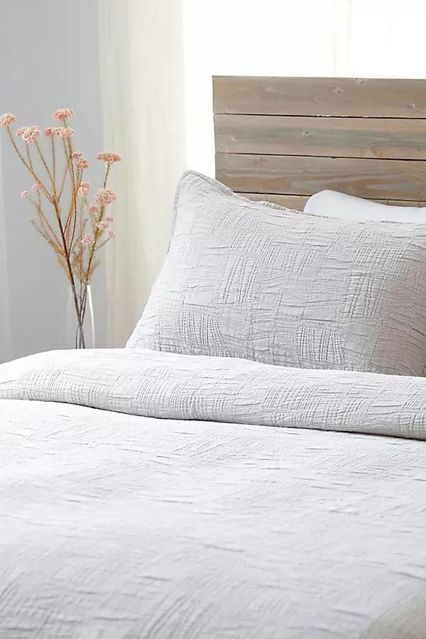 Harbour Matelassé Coverlet - Image 0