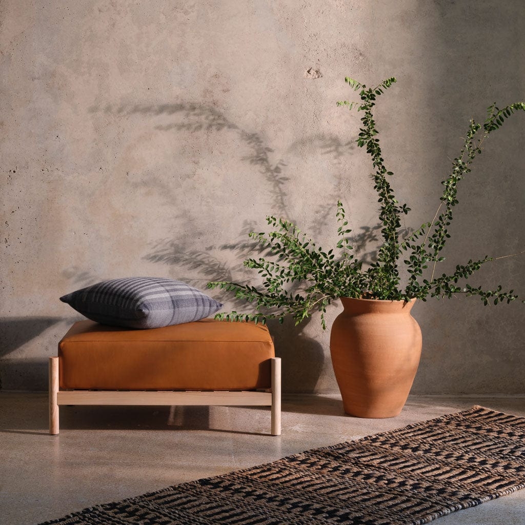 The Citizenry Shayak Handwoven Jute Accent Rug | 2' x 3' | Black - Image 7