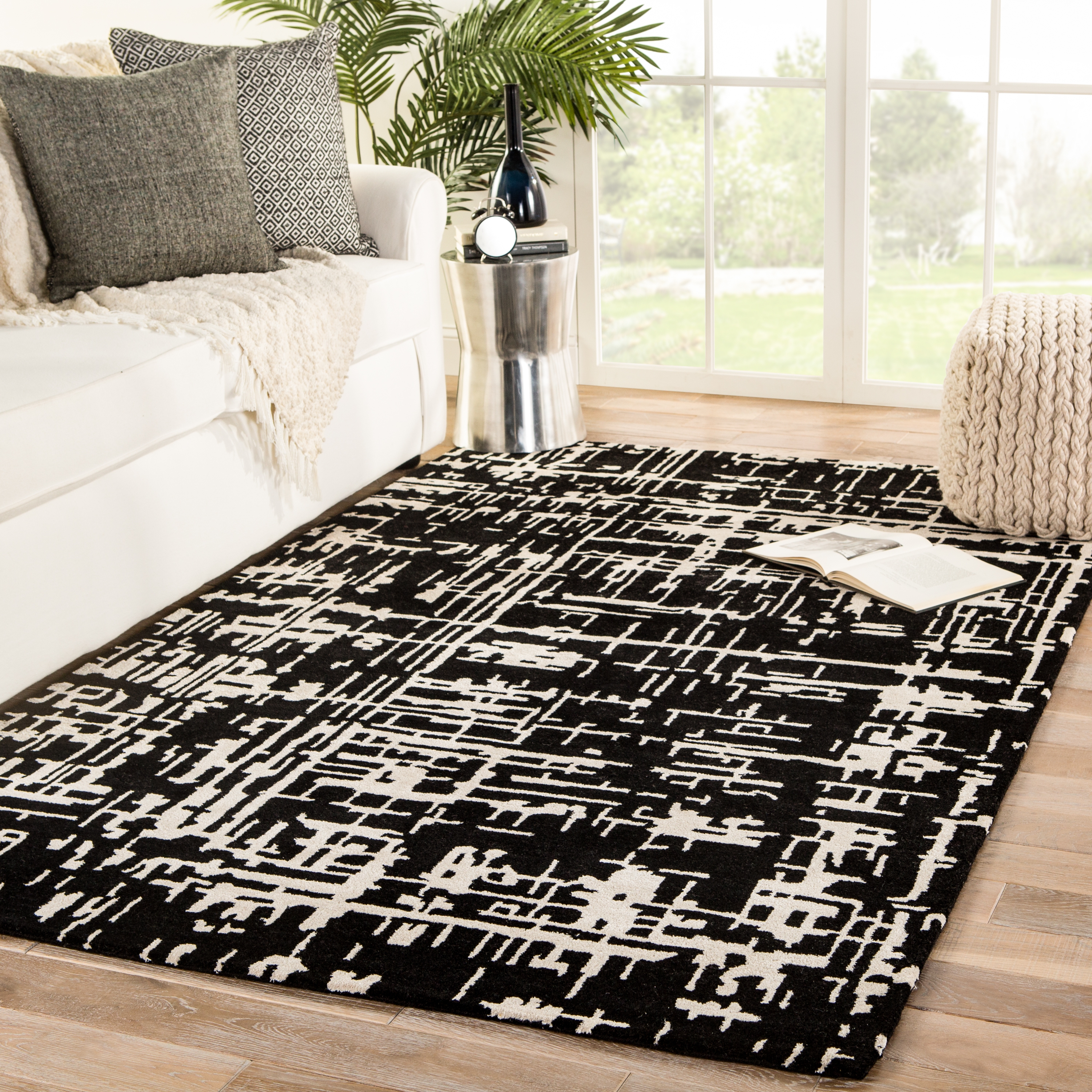 Pals Handmade Trellis Black/ Cream Area Rug (2'X3') - Image 4