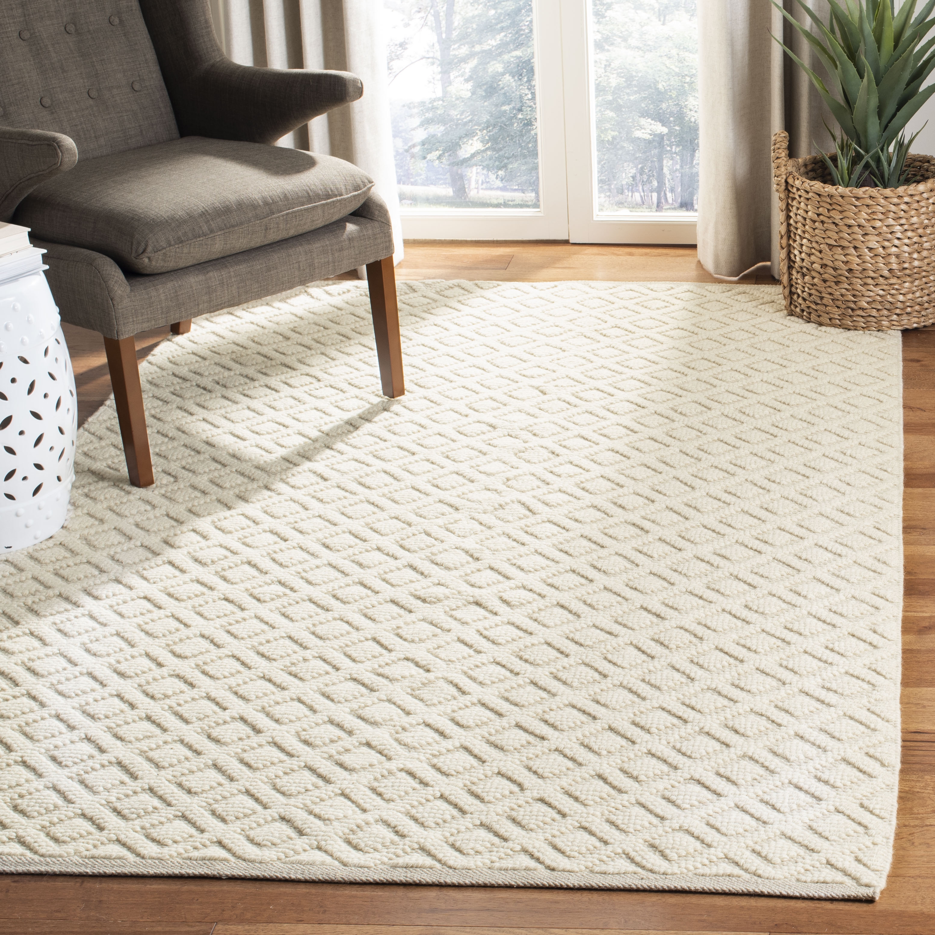 Arlo Home Hand Woven Area Rug, VRM304A, Ivory,  5' X 8' - Image 1
