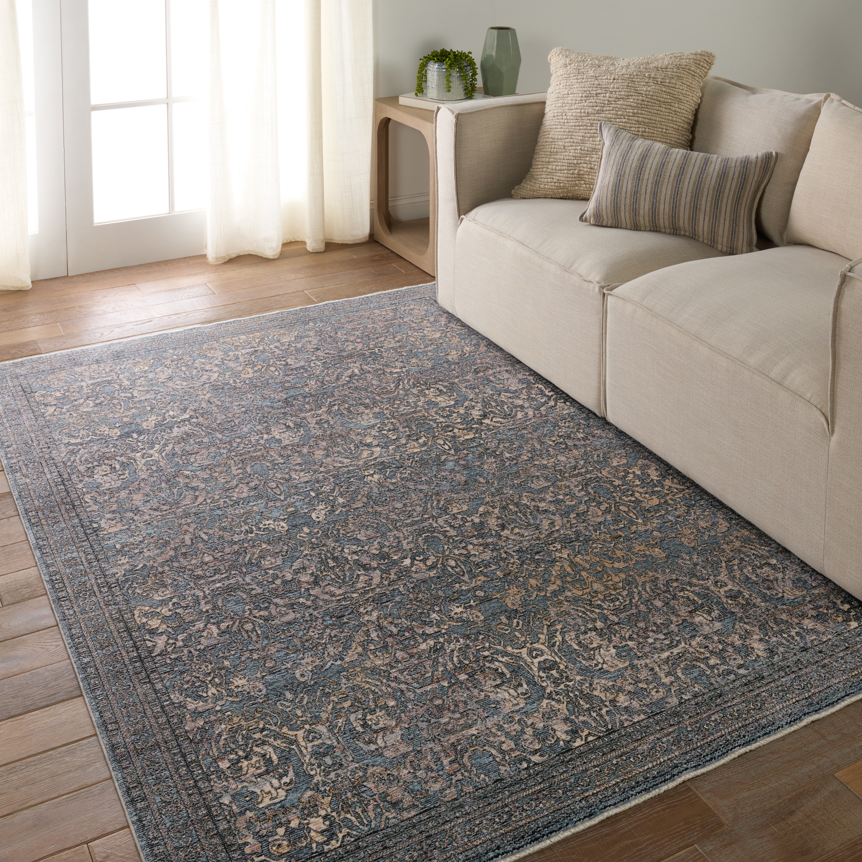 Feronia Oriental Blue/ Cream Area Rug (10'X14') - Image 4