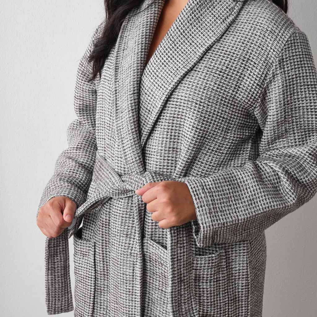 The Citizenry Aegean Cotton Bath Robe | Large | Black - Image 4