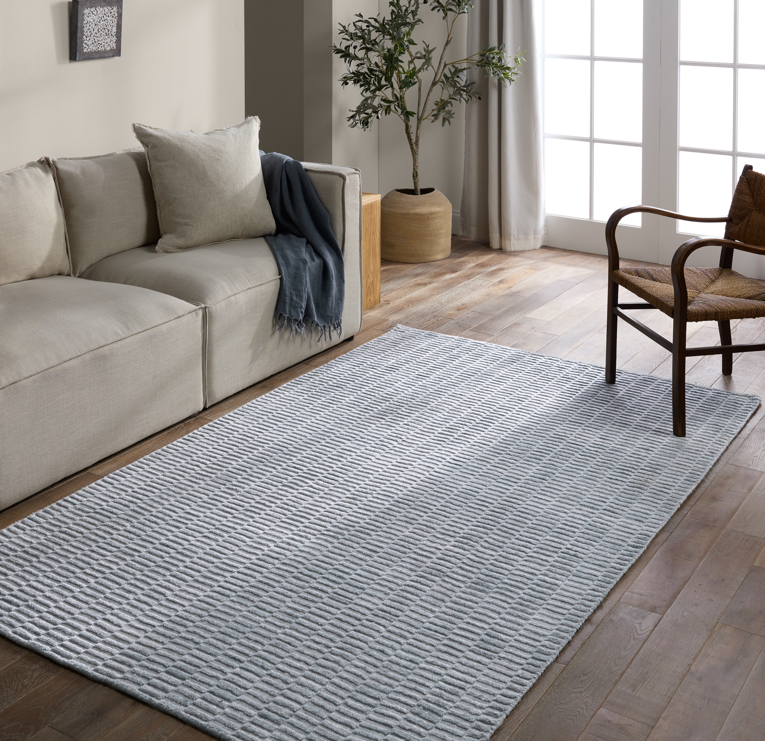 Aaren ROA01 Handmade Solid Blue Area Rug (7'9"x9'9") - Image 4