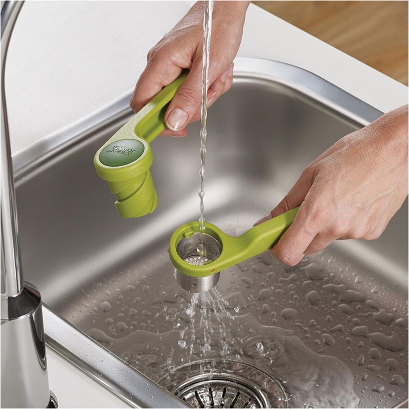 Joseph Joseph Helix Garlic Press - Image 1