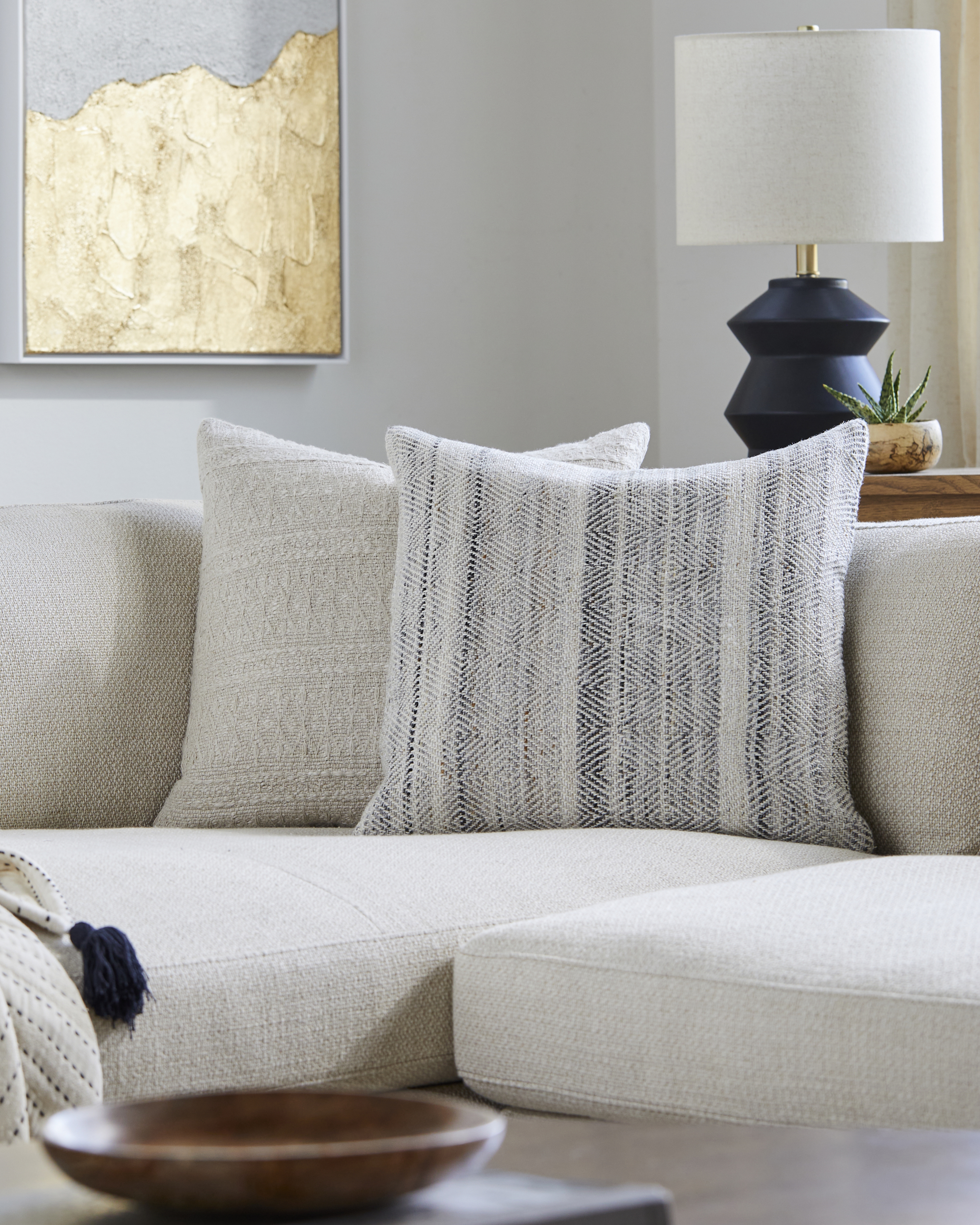 Boulder BLD-001 18"L x 18"W Polyester Filled Pillow - Image 1