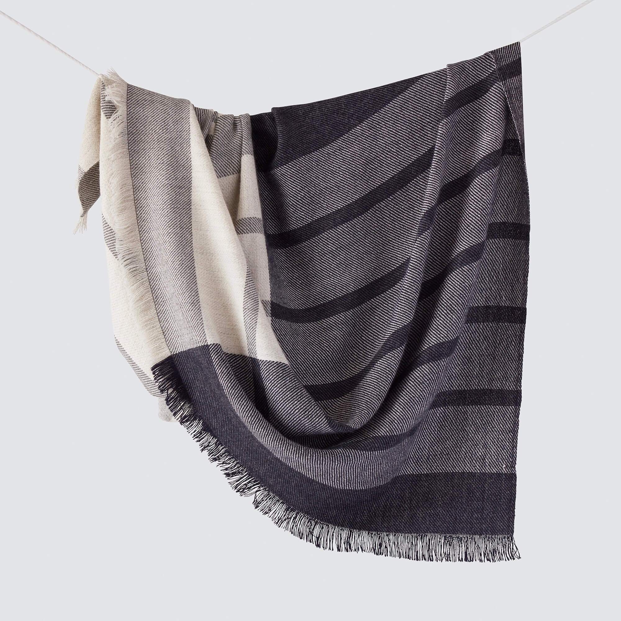 The Citizenry El Mar Alpaca Throw | Navy - Image 7
