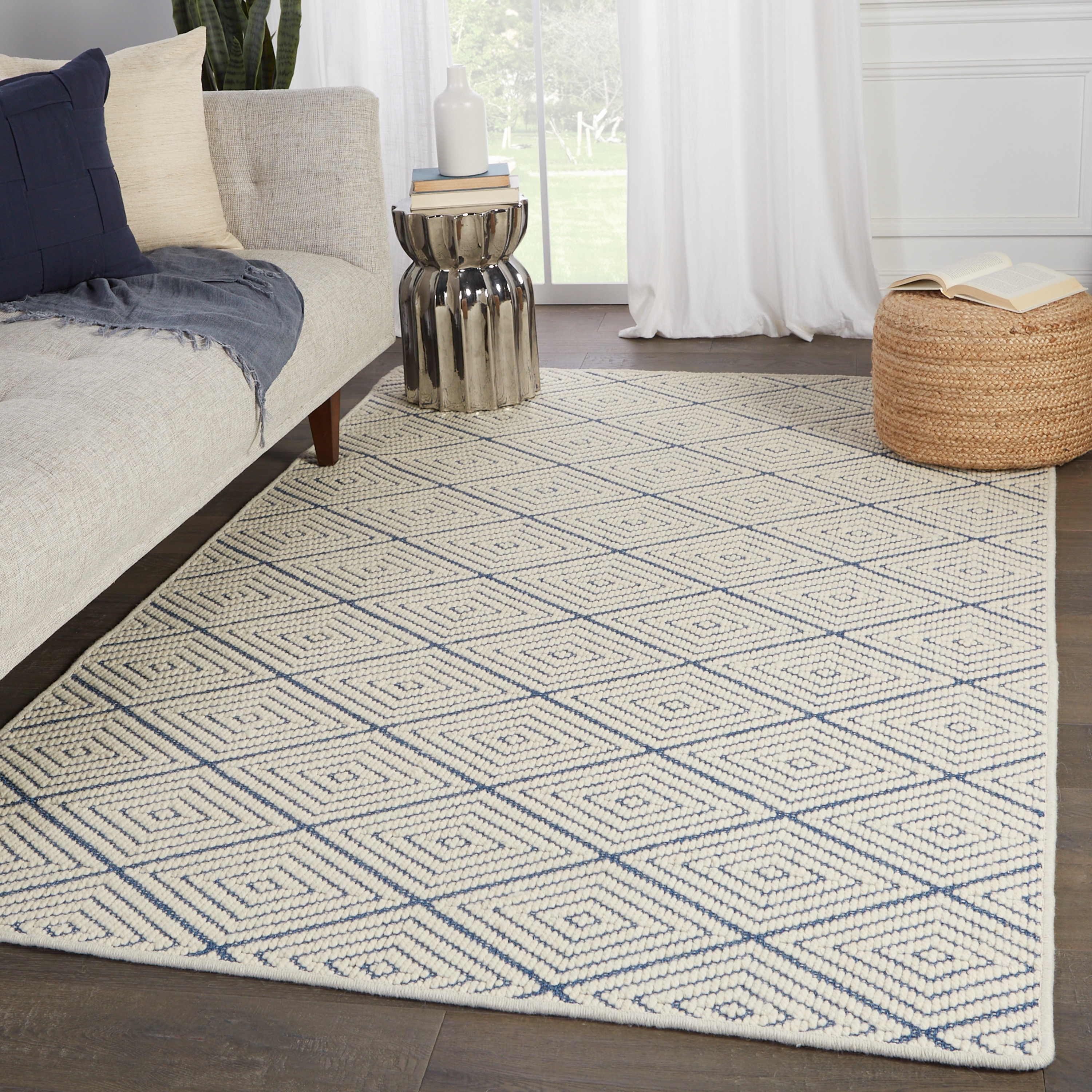 Barclay Butera by Pacific Natural Trellis Blue/ Ivory Area Rug (5'X8') - Image 4